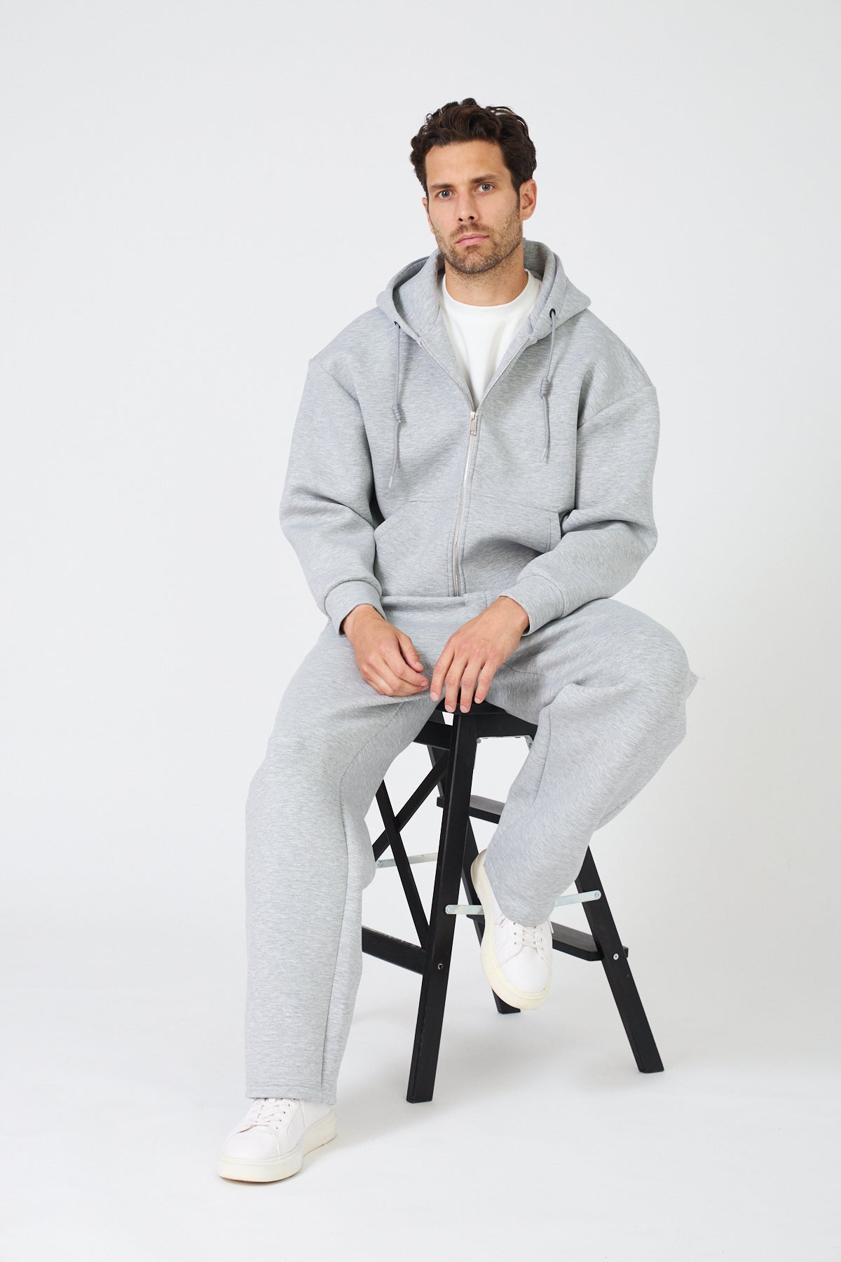Casual oversized sweatshirt and jogging suit