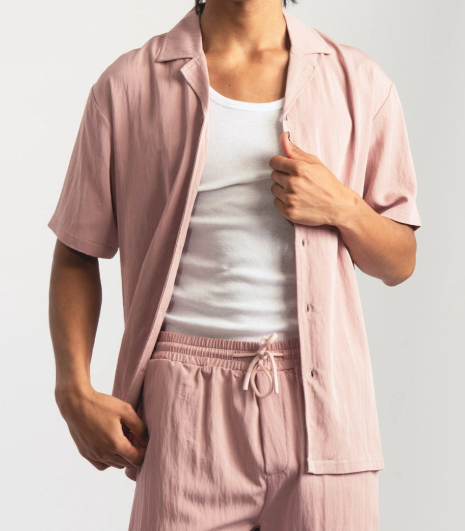 L’élégance du confort : quand la décontraction devient un choix de style