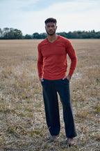 Pull Col V en Maille Fine – Élégance Urbaine