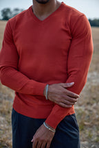 Pull Col V en Maille Fine – Élégance Urbaine