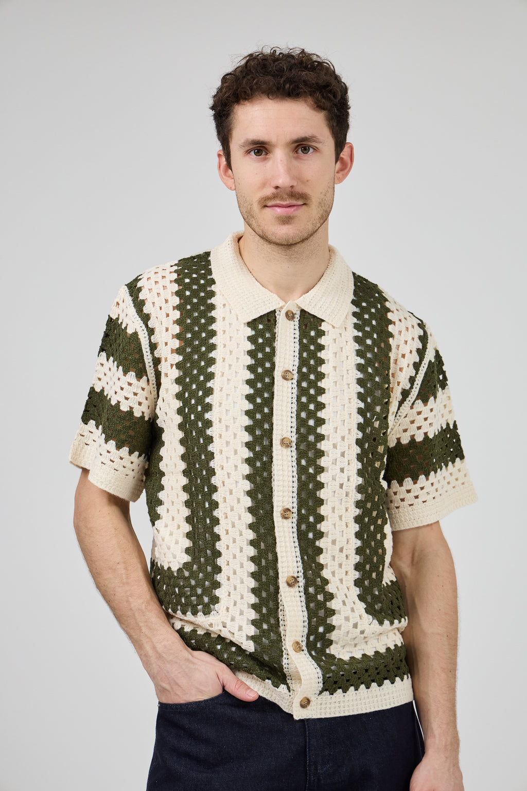 Chemise tricotée ajourée manches courtes