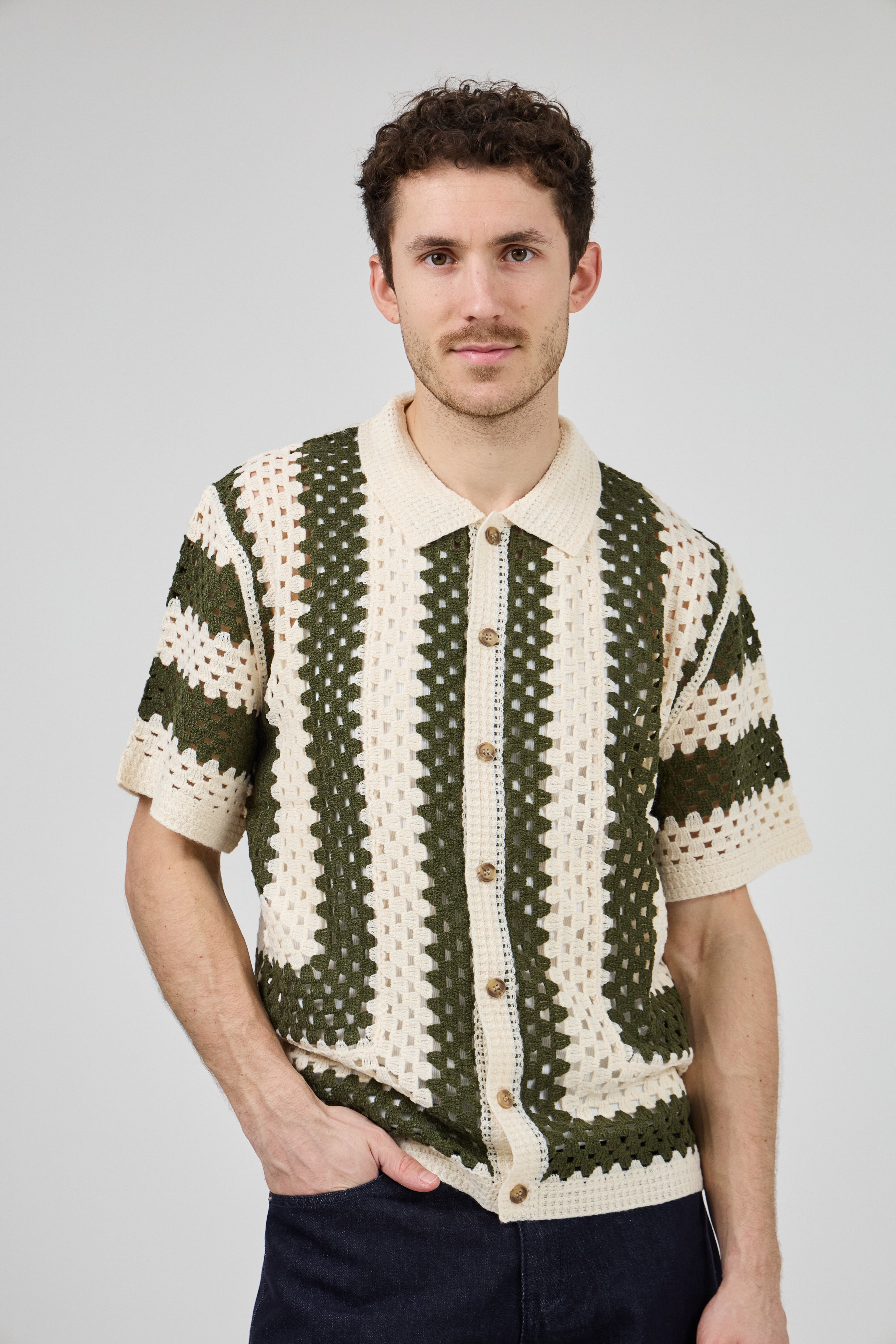 Chemise tricotée ajourée manches courtes