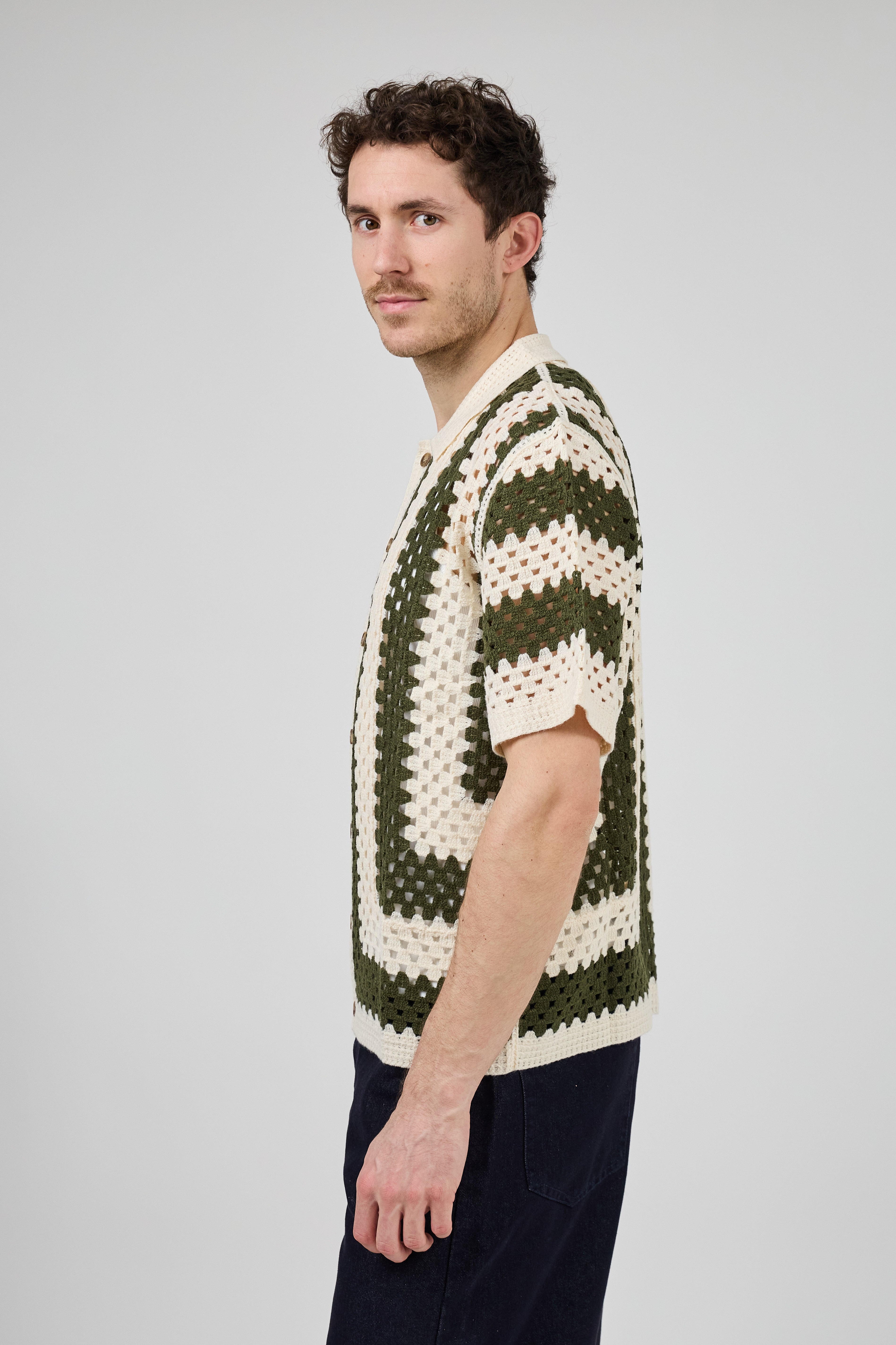 Chemise tricotée ajourée manches courtes