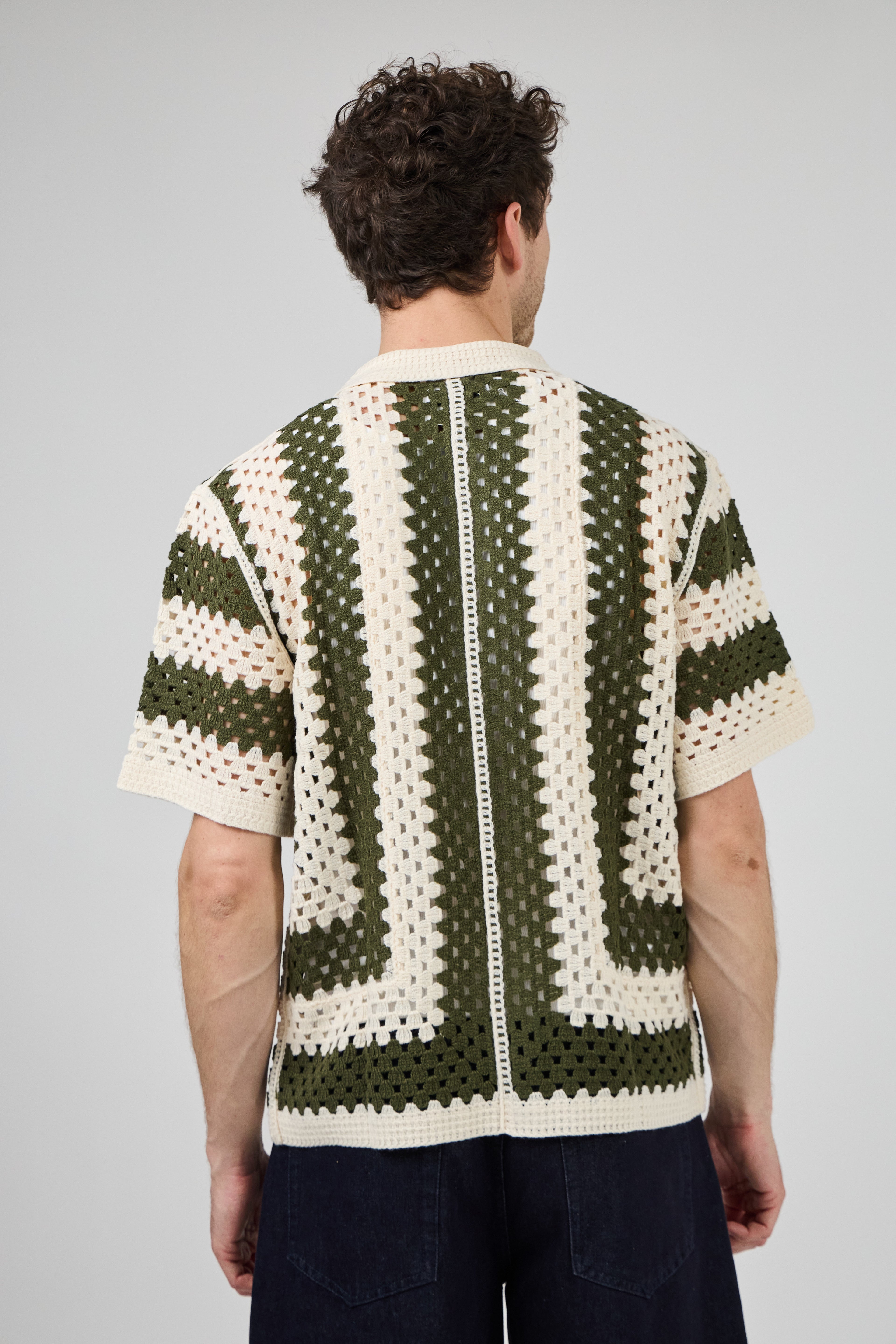 Chemise tricotée ajourée manches courtes