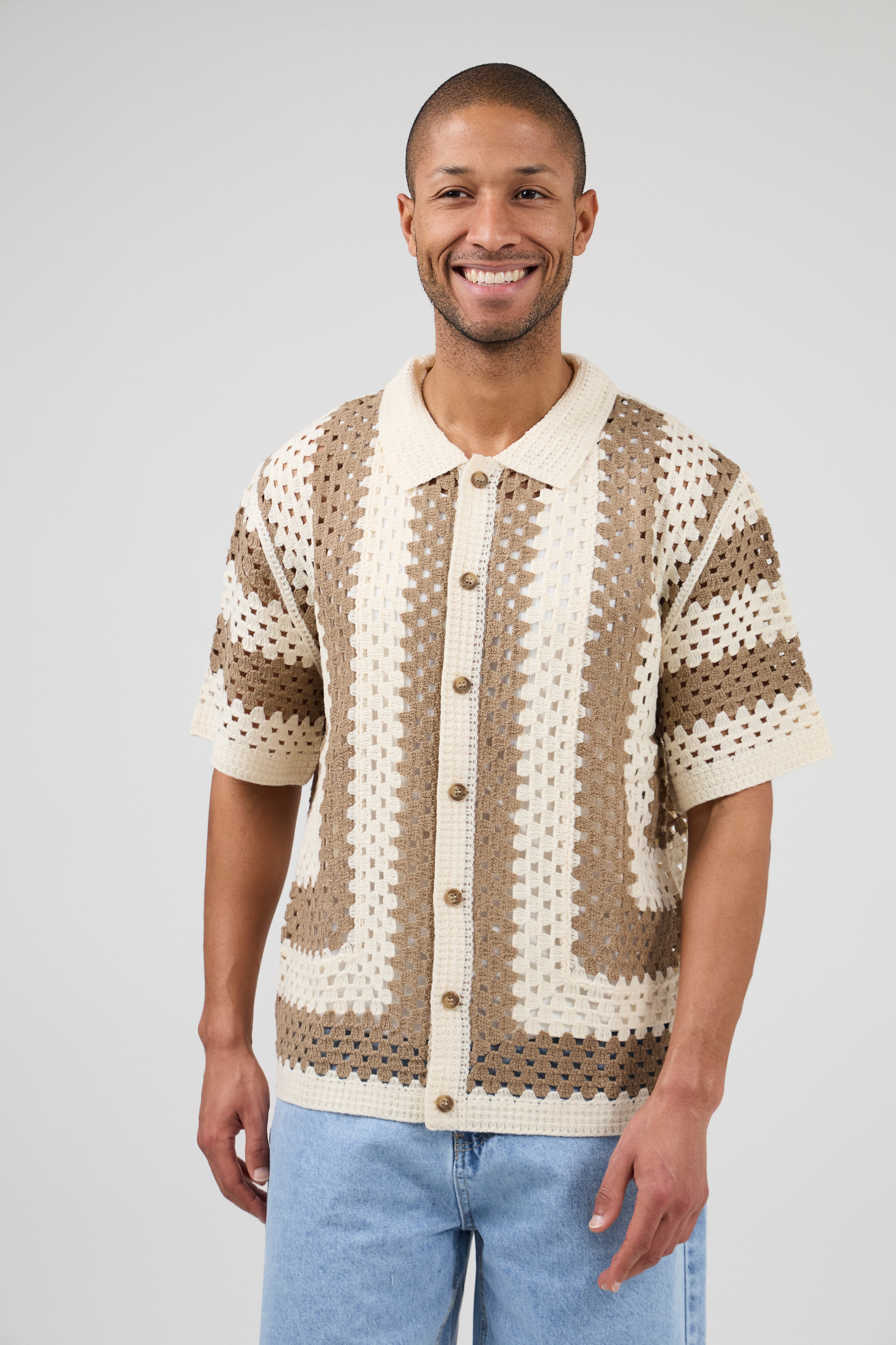 Chemise tricotée ajourée manches courtes