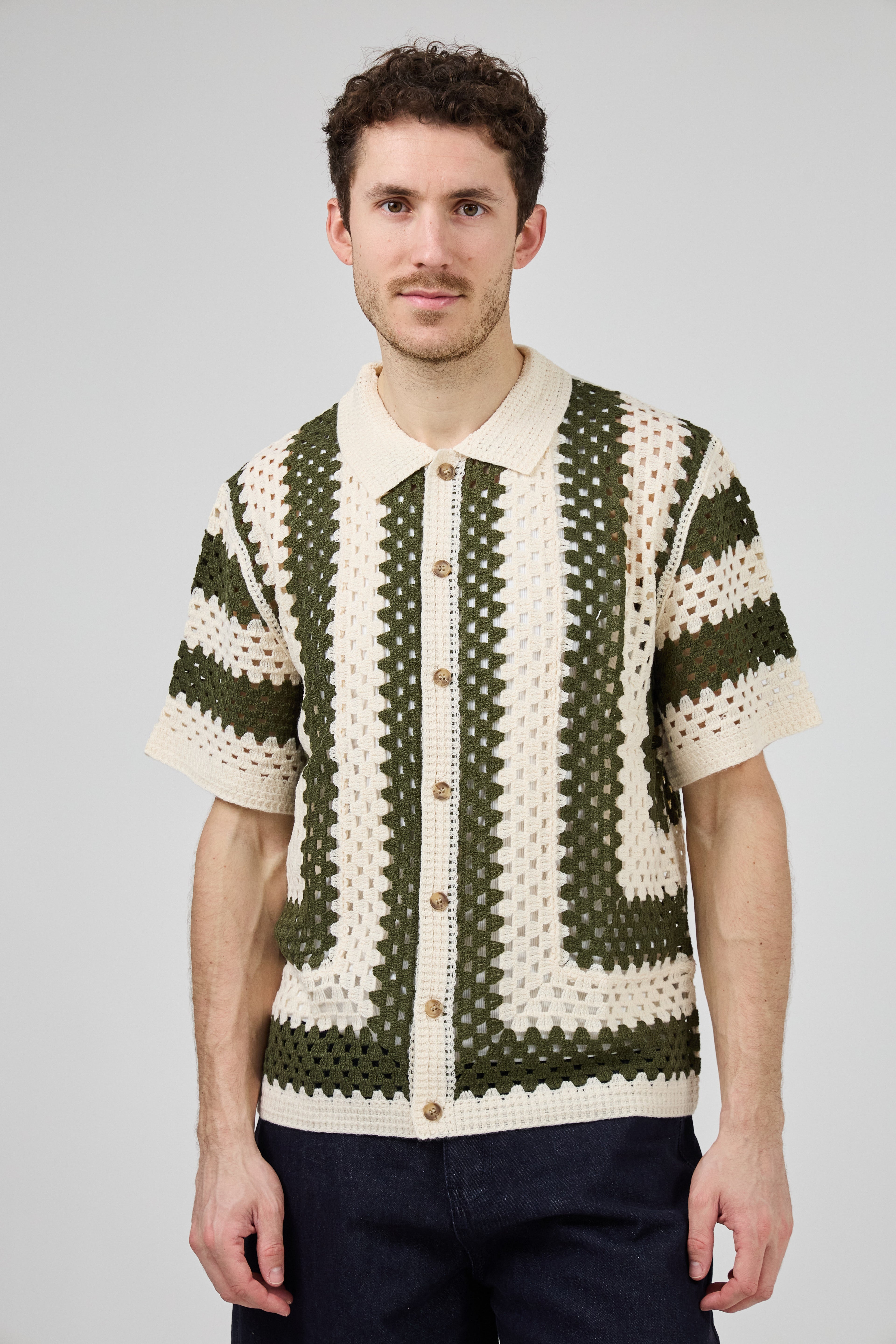 Chemise tricotée ajourée manches courtes