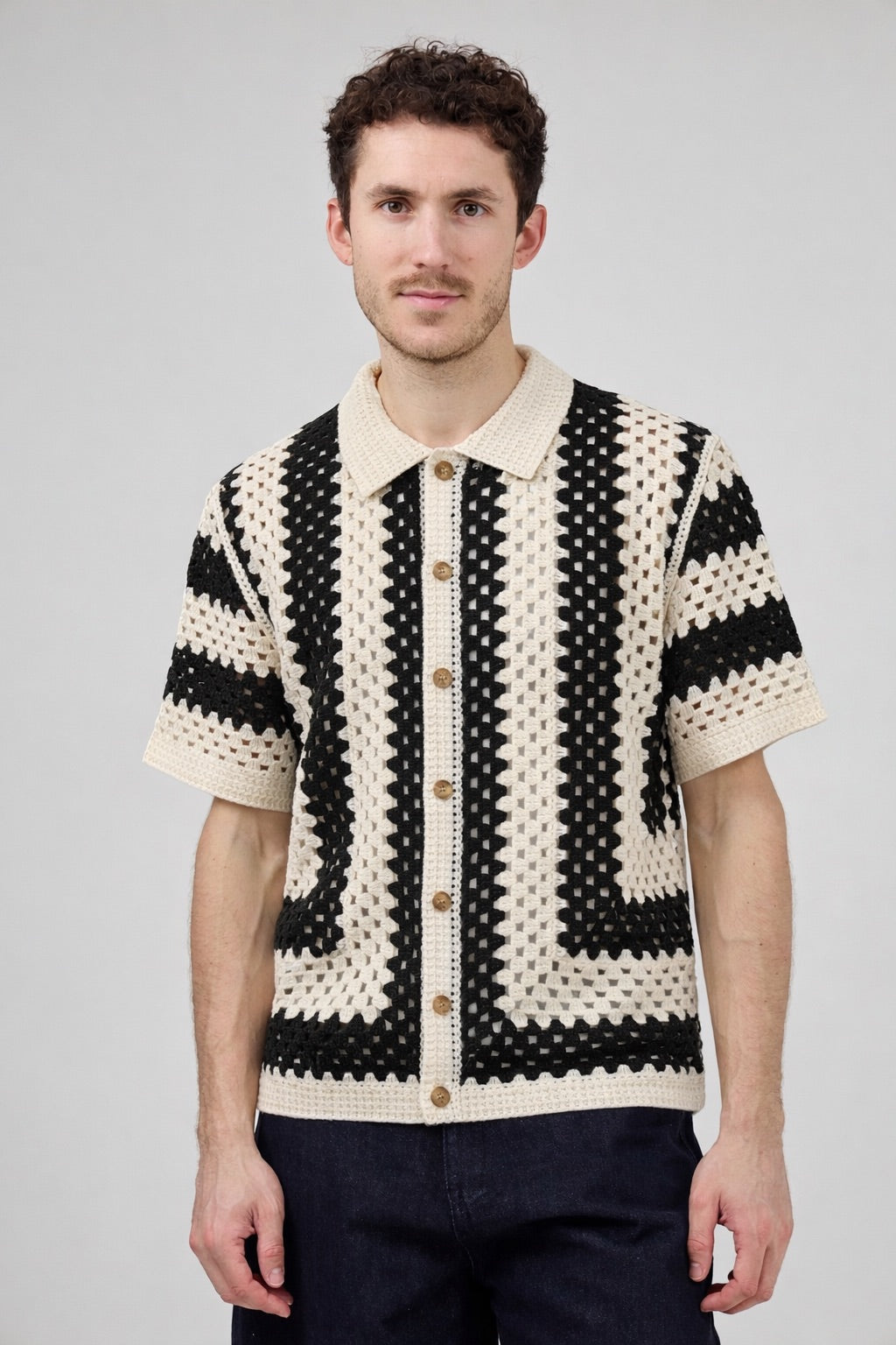 Chemise tricotée ajourée manches courtes