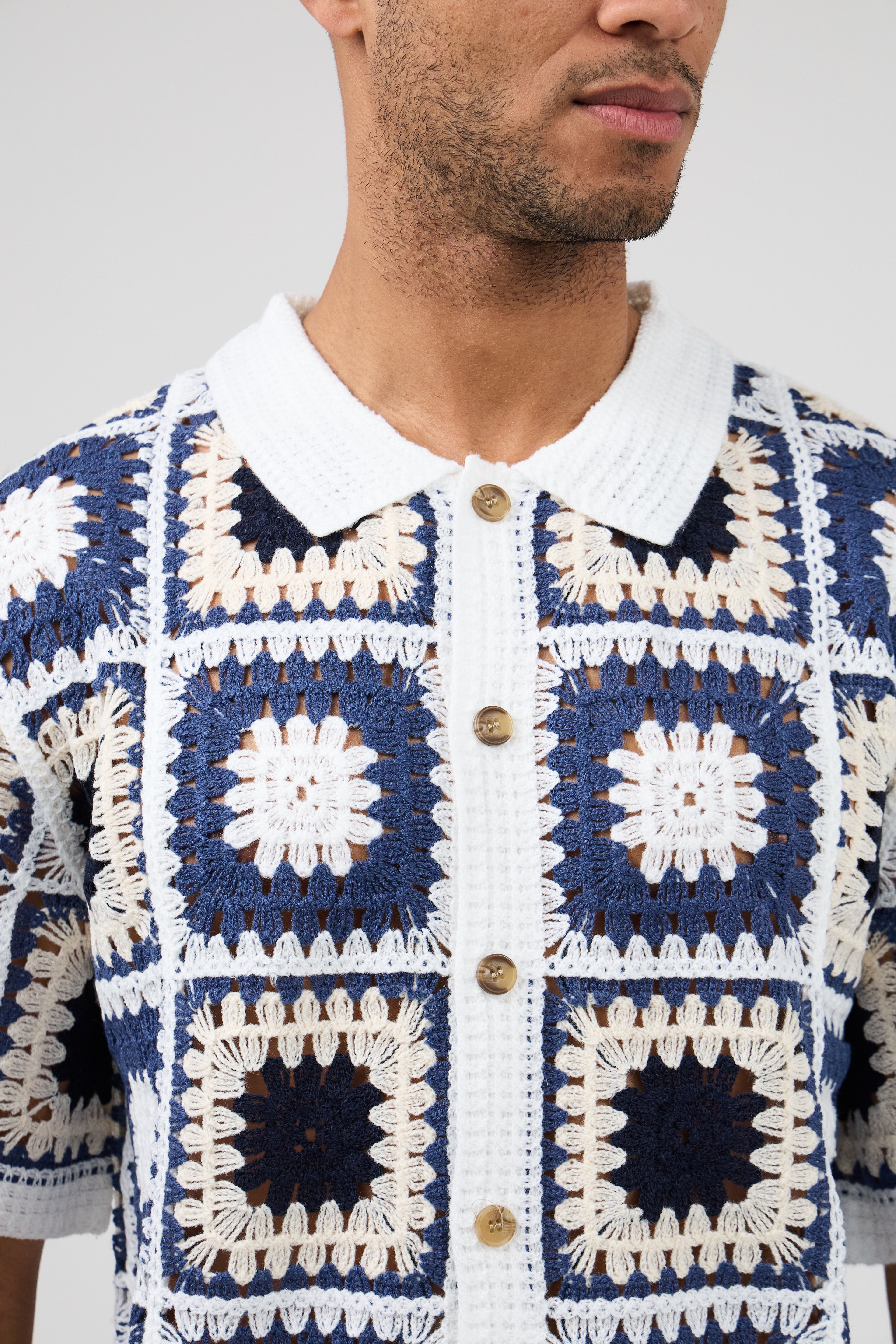 Chemise polo homme en maille crochet à motifs