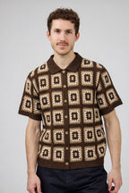 Chemise homme crochet motifs géométriques manches courtes