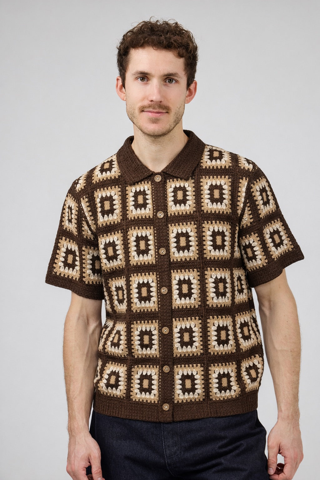 Chemise homme crochet motifs géométriques manches courtes