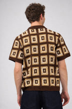 Chemise homme crochet motifs géométriques manches courtes