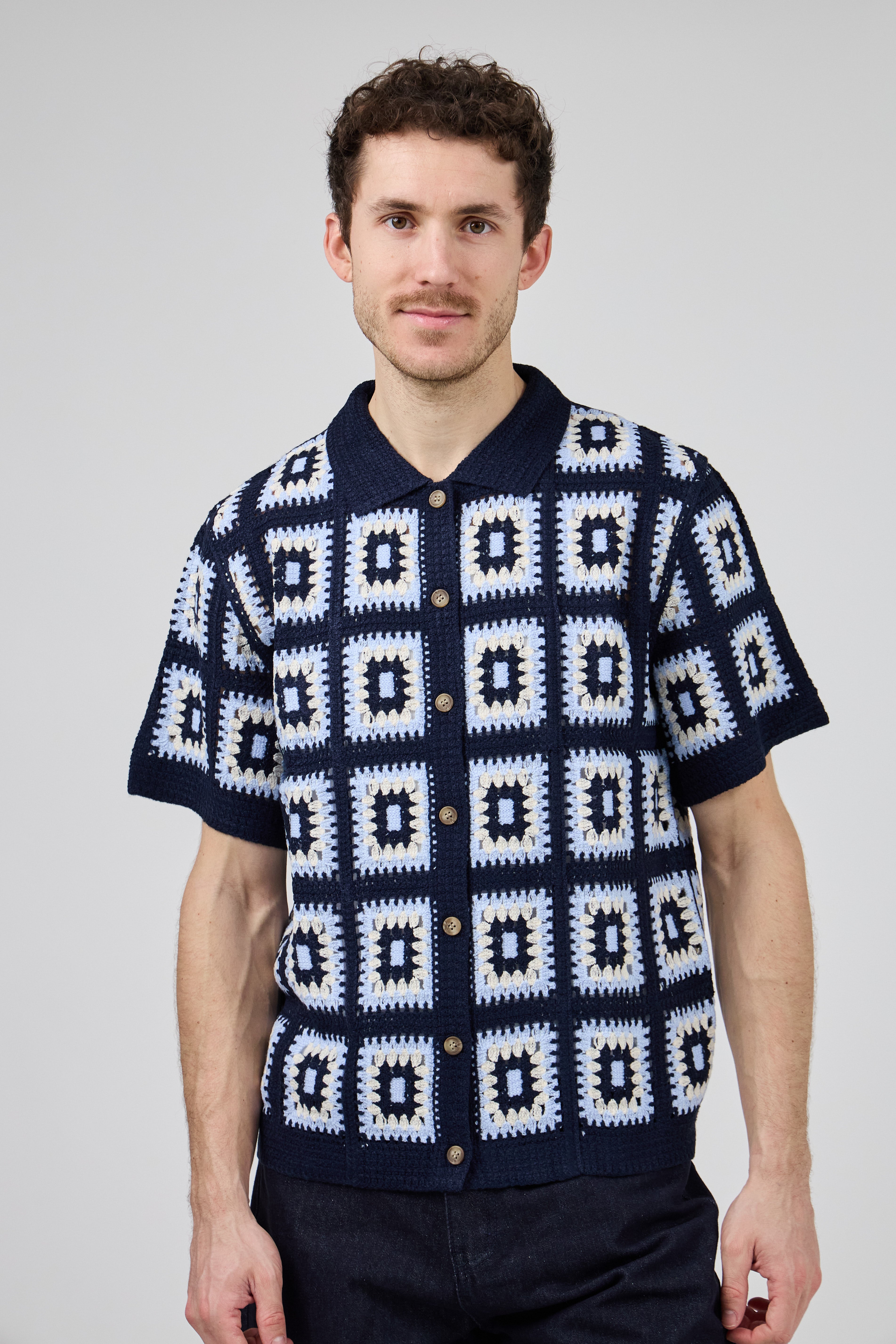 Chemise homme crochet motifs géométriques manches courtes