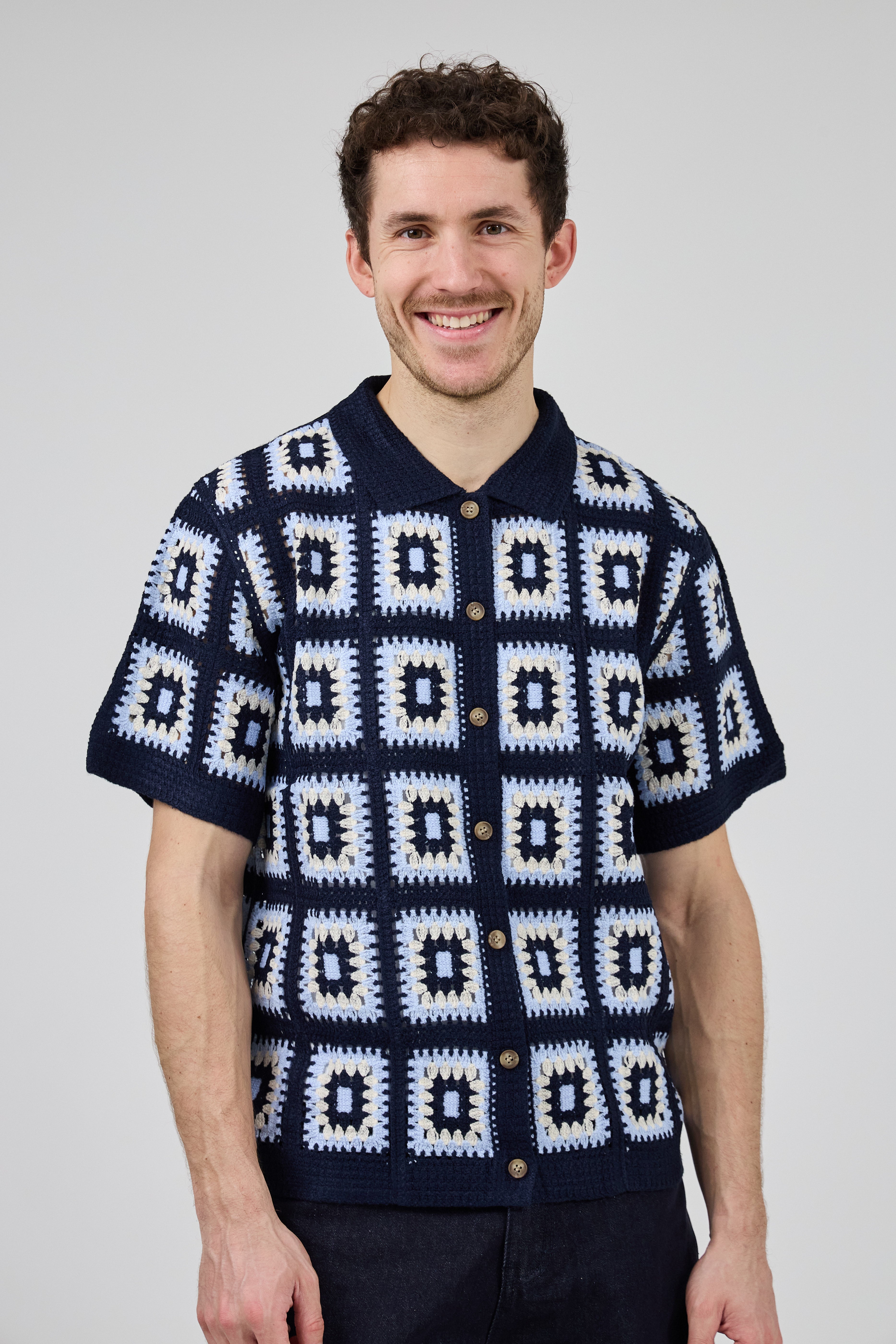 Chemise homme crochet motifs géométriques manches courtes