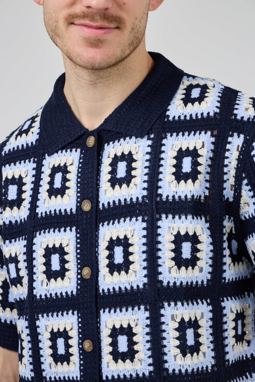 Chemise homme crochet motifs géométriques manches courtes