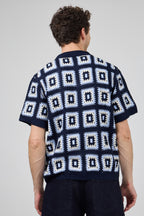 Chemise homme crochet motifs géométriques manches courtes