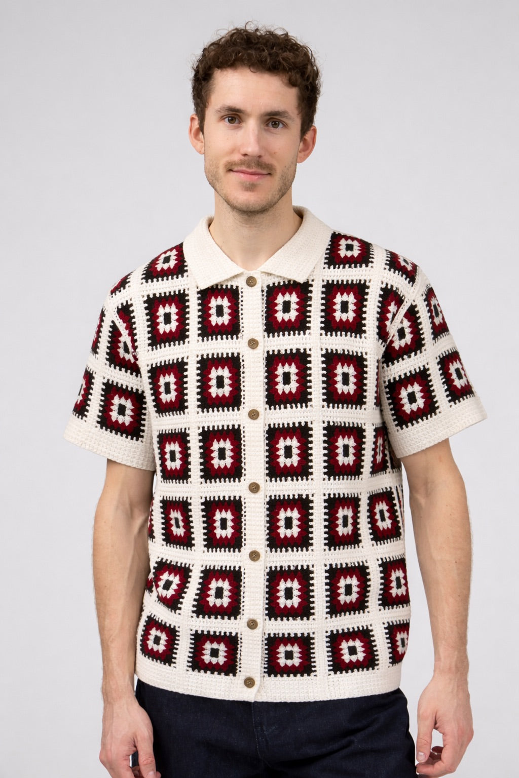 Chemise homme crochet motifs géométriques manches courtes