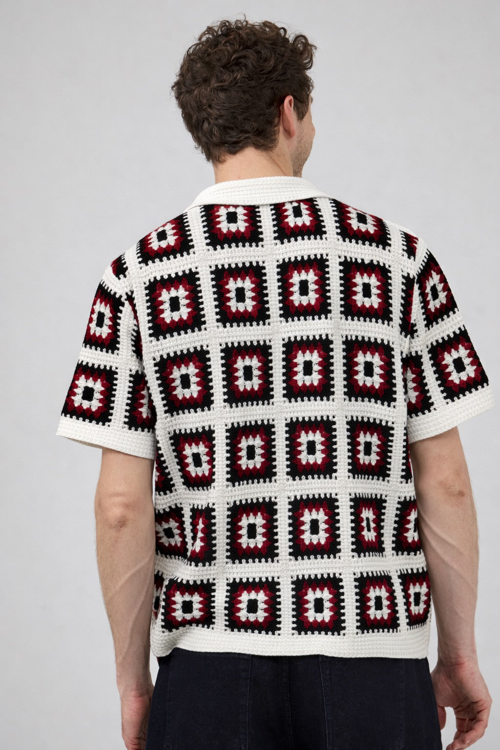 Chemise homme crochet motifs géométriques manches courtes
