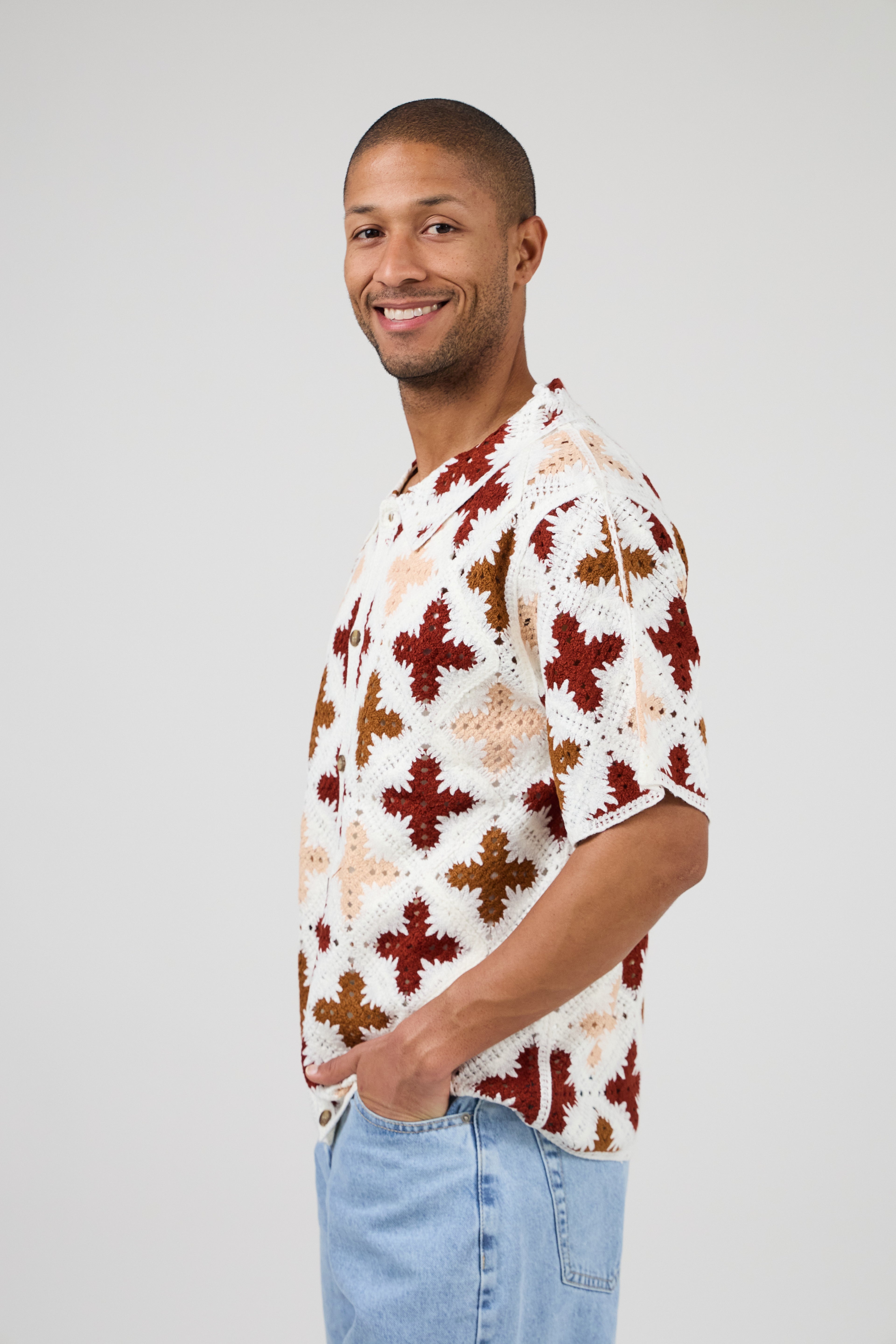 Chemise en crochet à motif floral géométrique