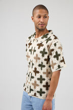 Chemise en crochet à motif floral géométrique