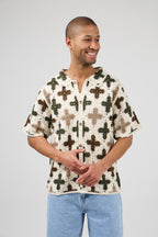 Chemise en crochet à motif floral géométrique