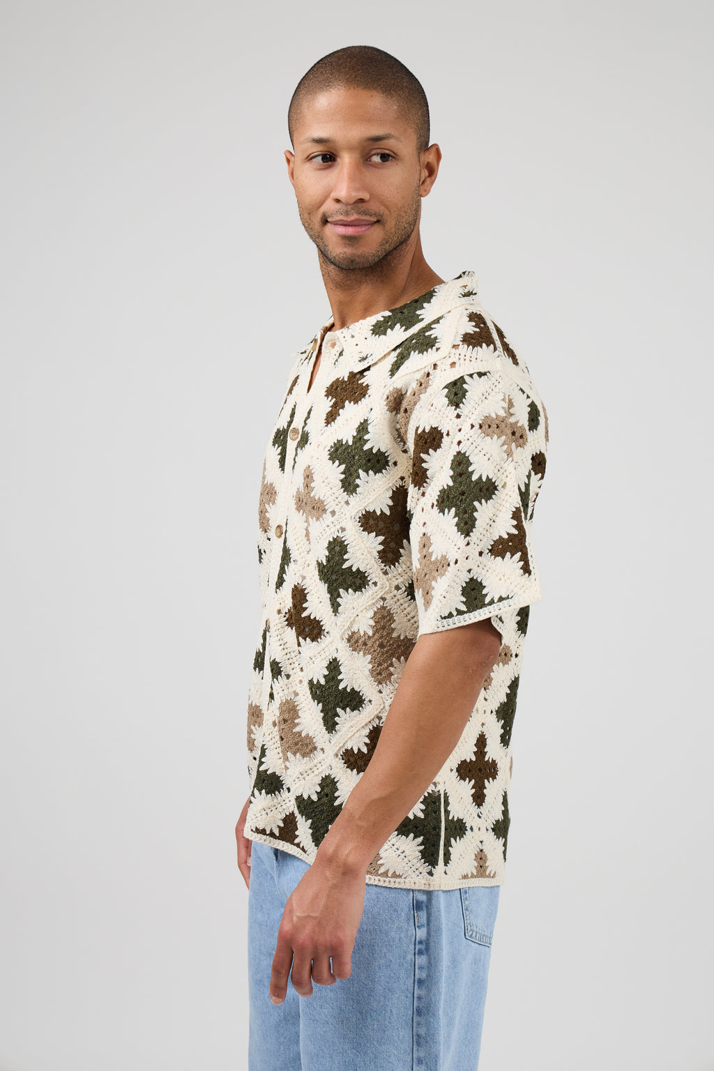 Chemise en crochet à motif floral géométrique