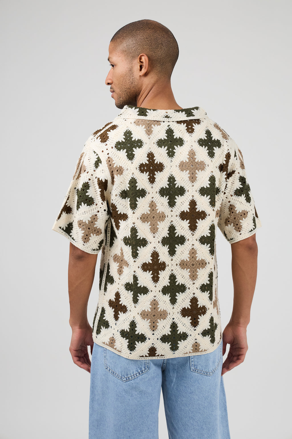 Chemise en crochet à motif floral géométrique