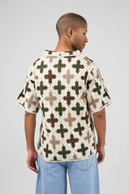 Chemise en crochet à motif floral géométrique