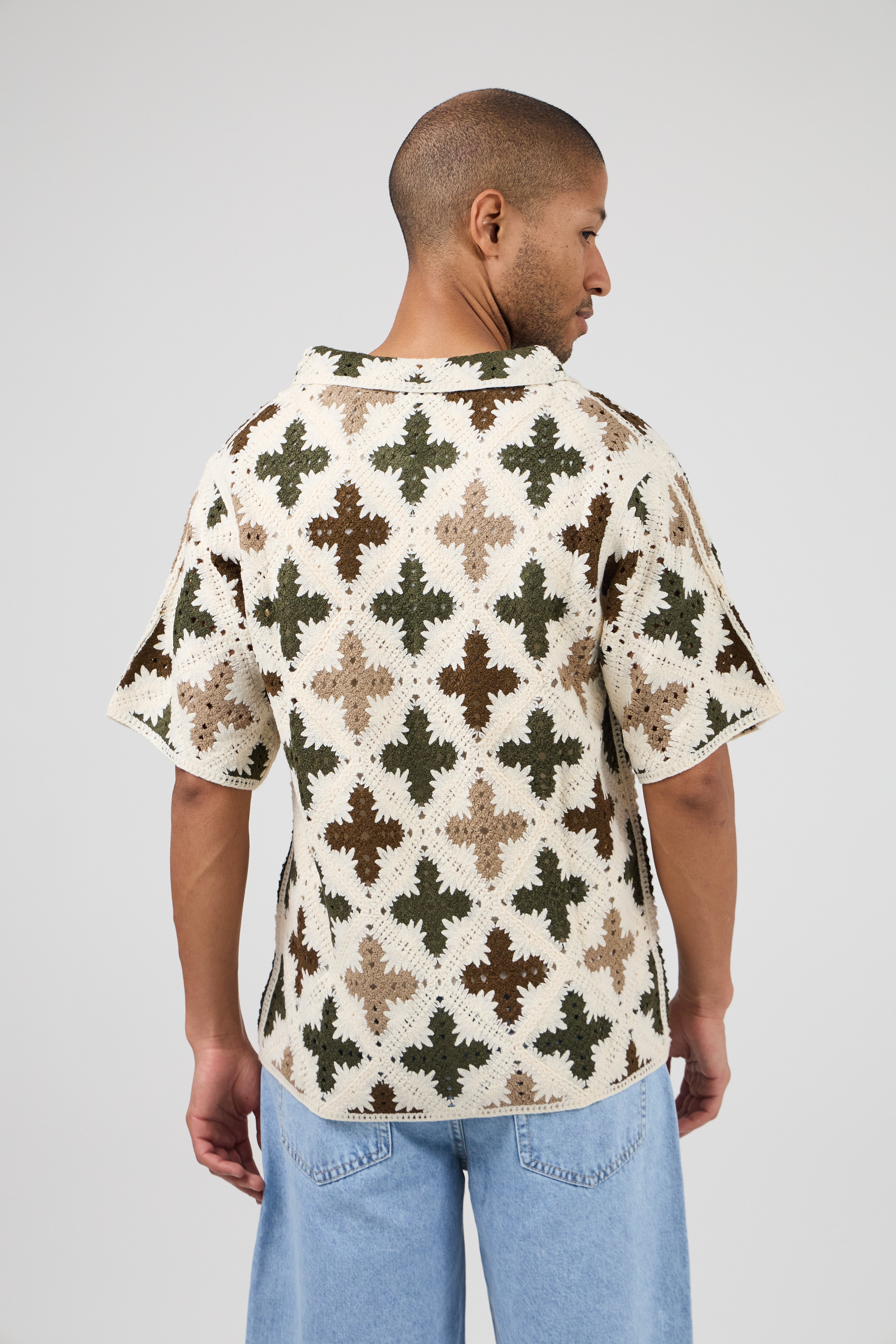 Chemise en crochet à motif floral géométrique