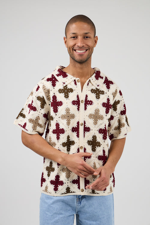 Chemise en crochet à motif floral géométrique
