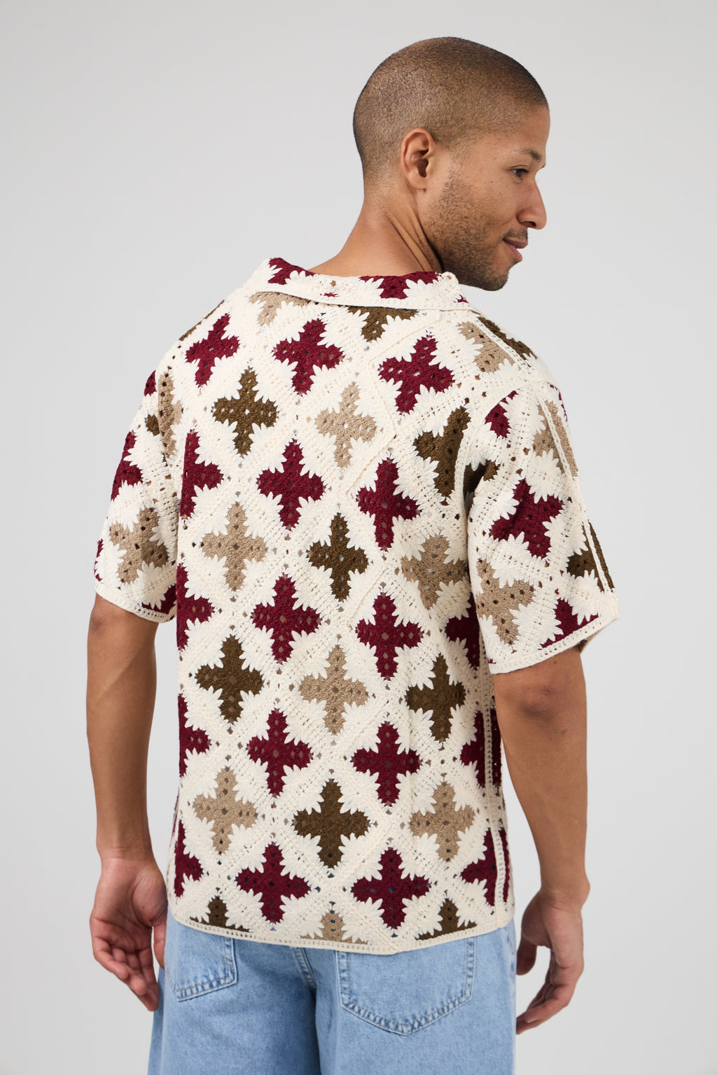 Chemise en crochet à motif floral géométrique