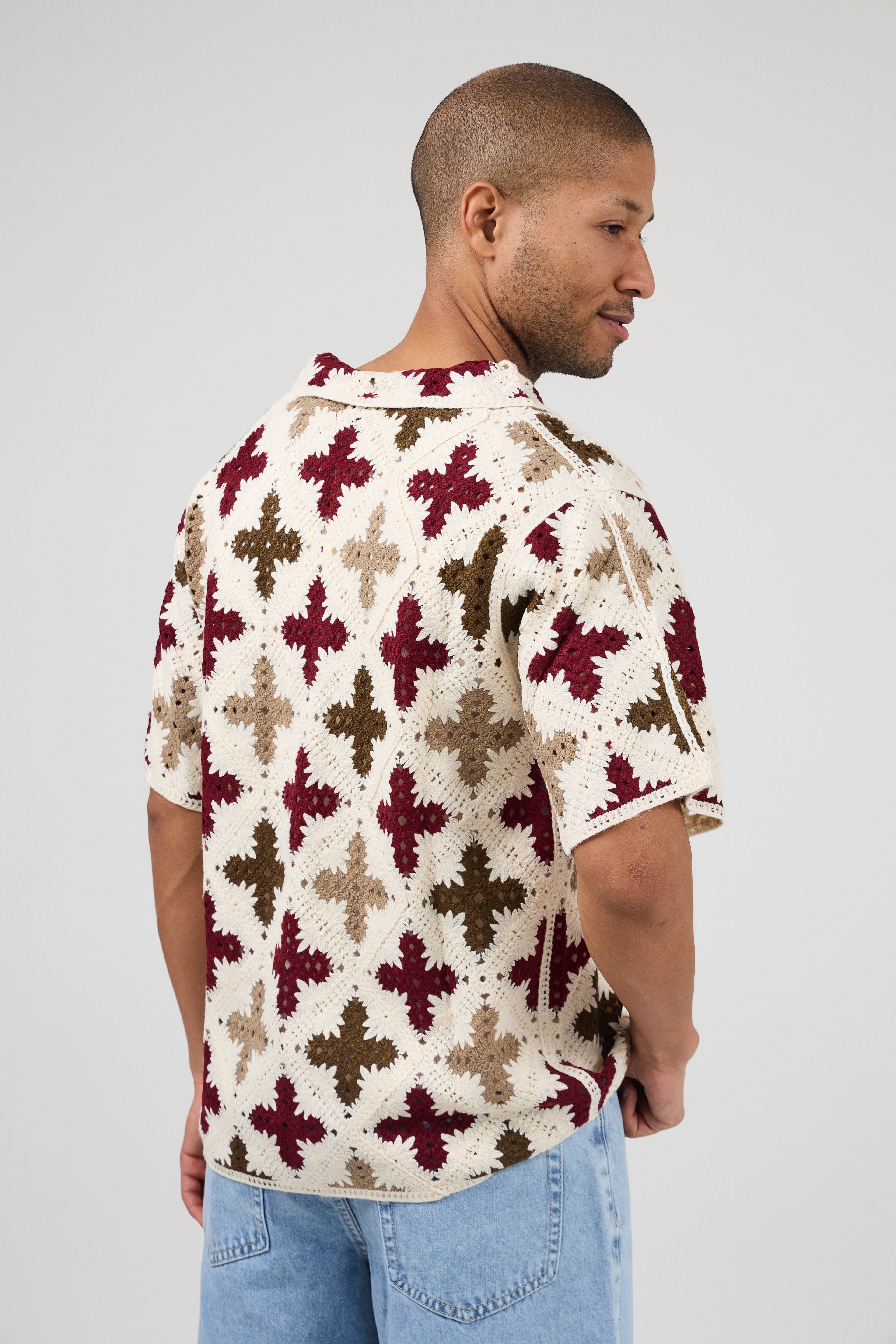 Chemise en crochet à motif floral géométrique