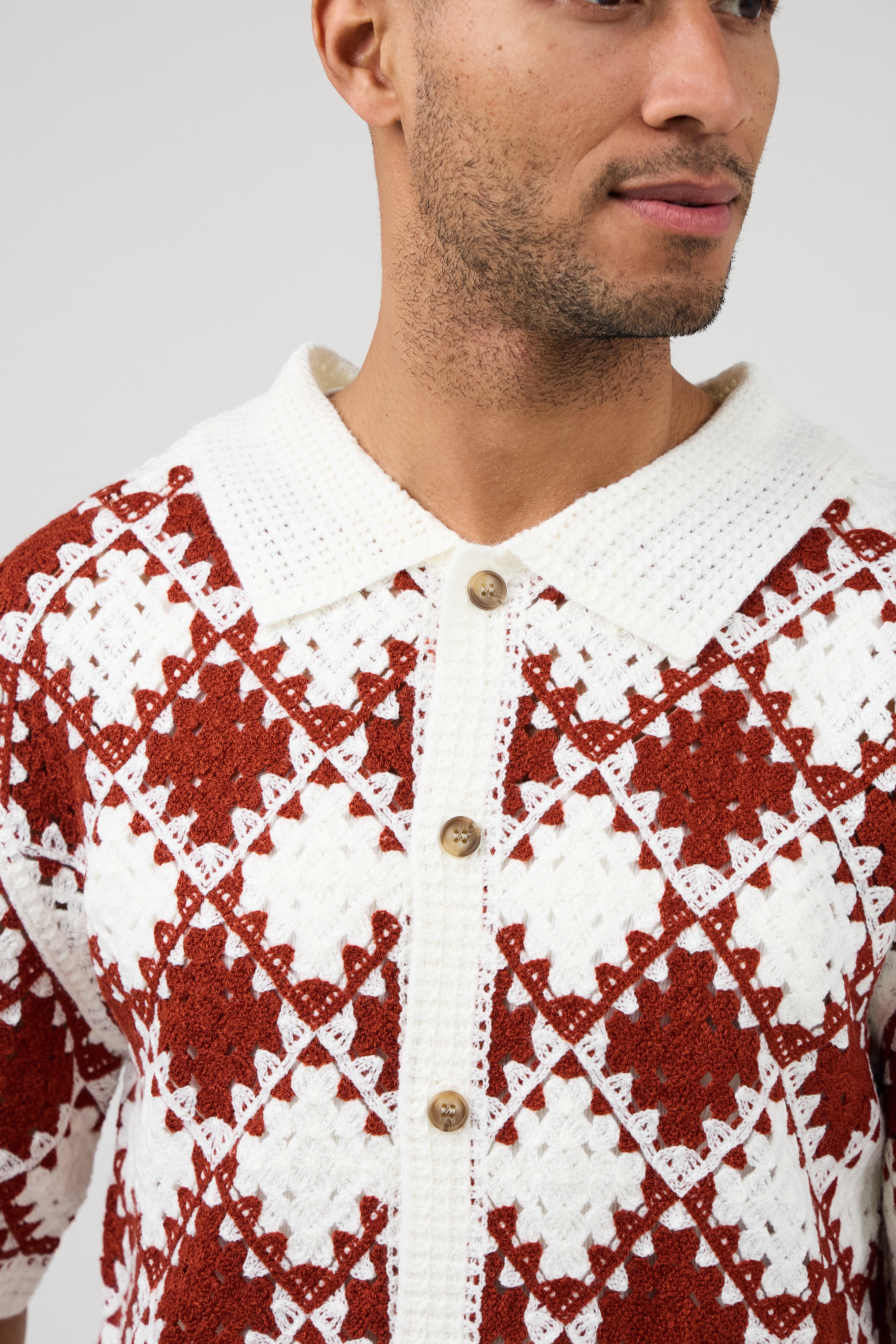 Chemise en crochet à motif géométrique – Manches courtes