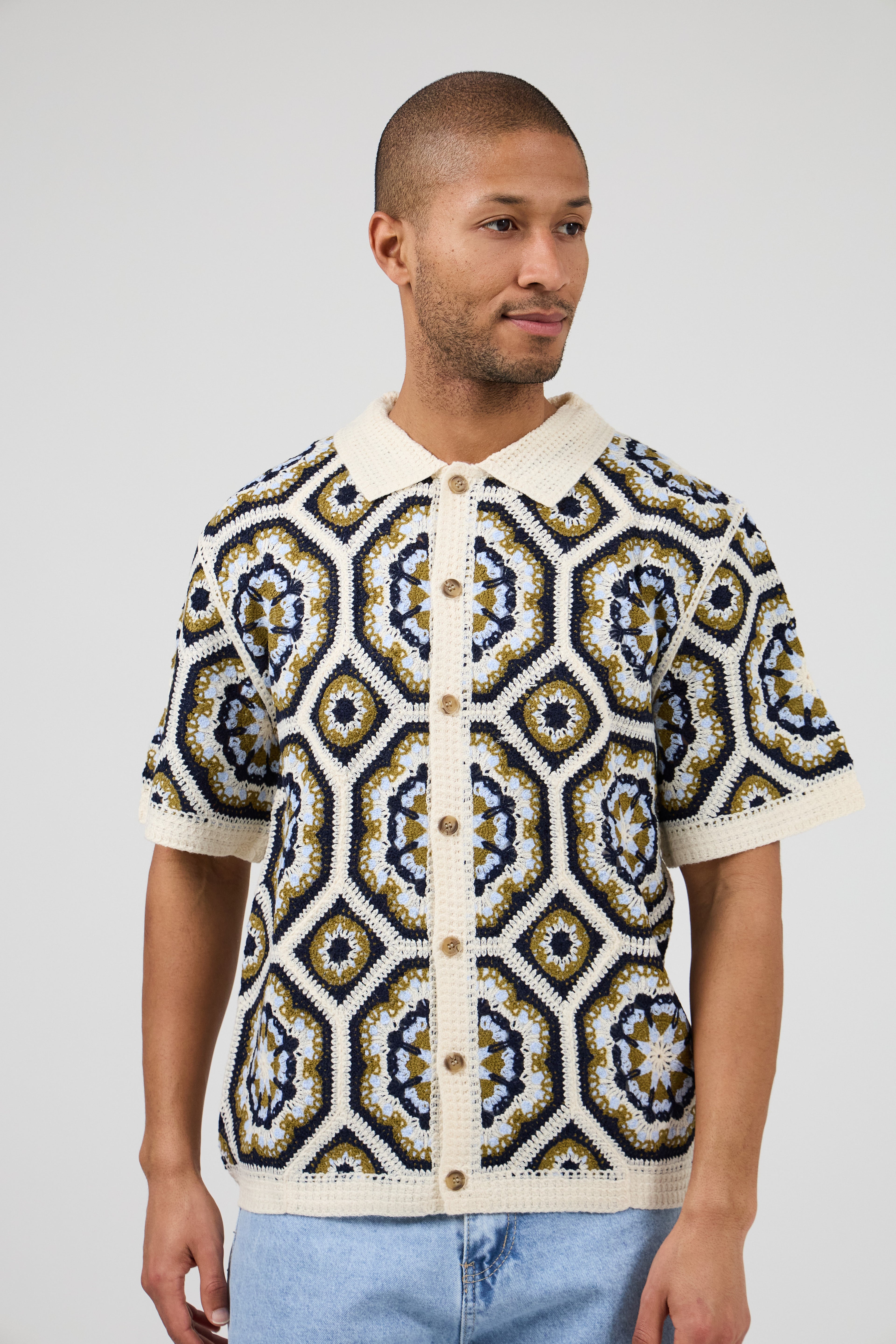 Chemise homme en maille crochet à motifs géométriques