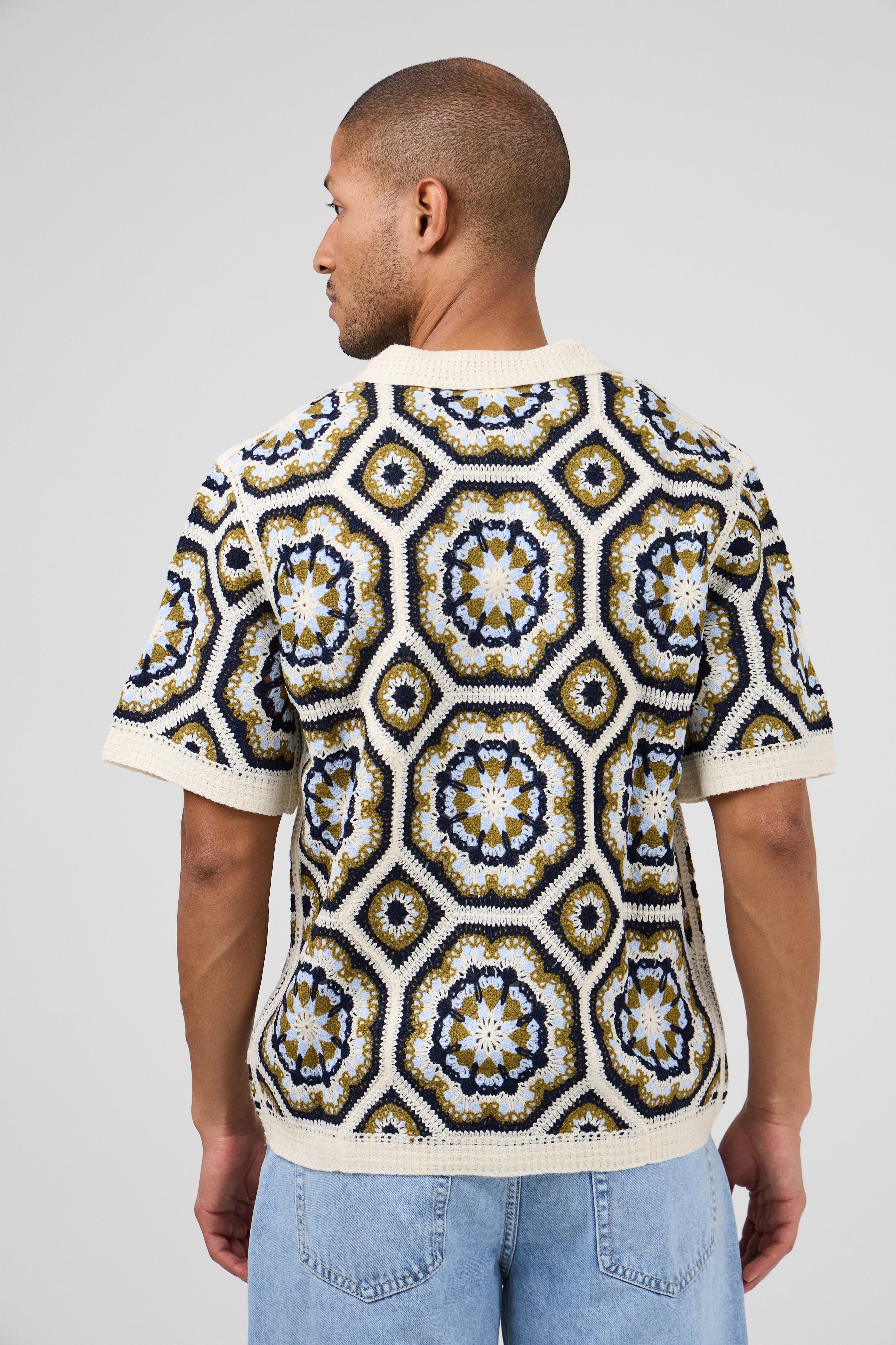 Chemise homme en maille crochet à motifs géométriques