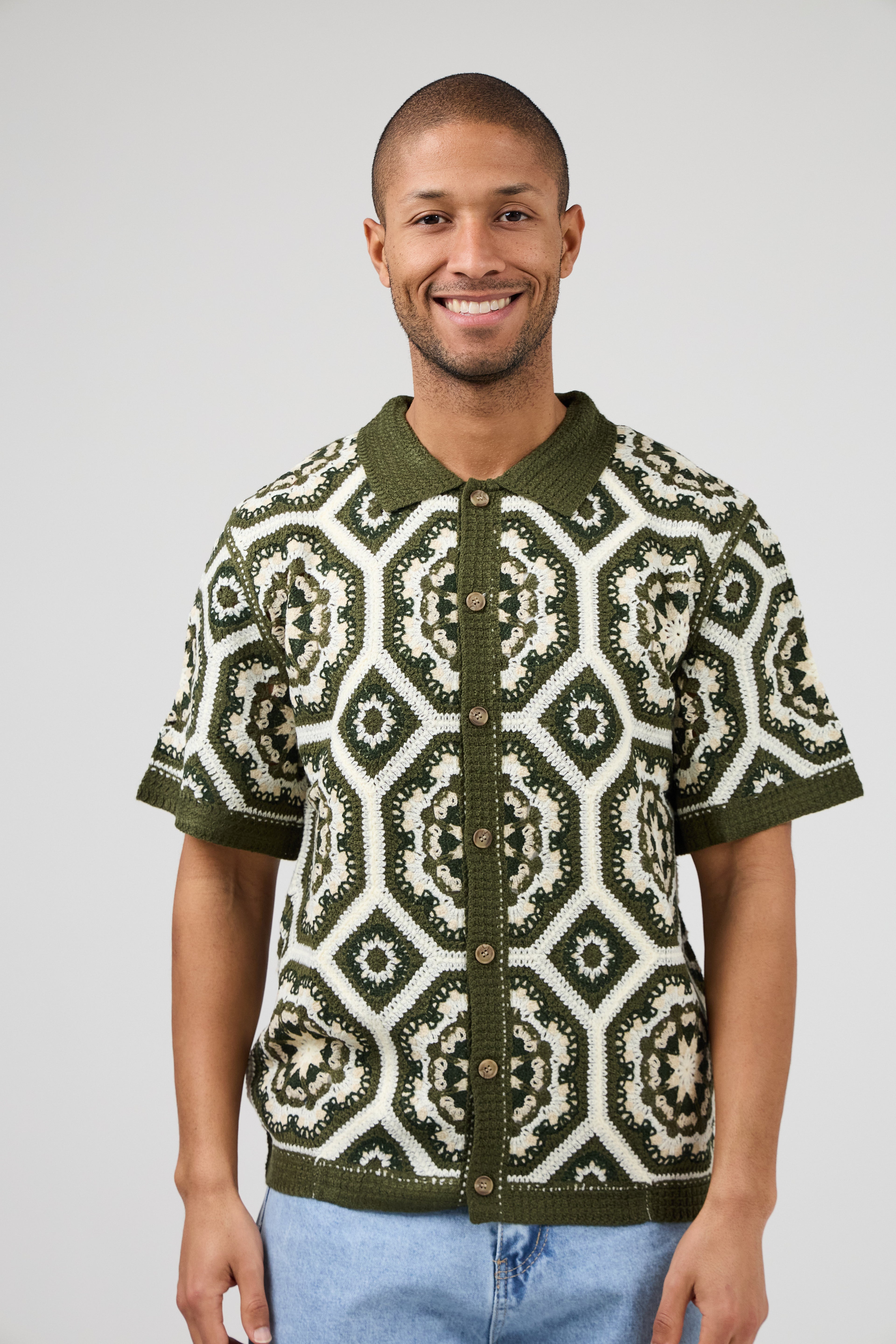 Chemise homme en maille crochet à motifs géométriques