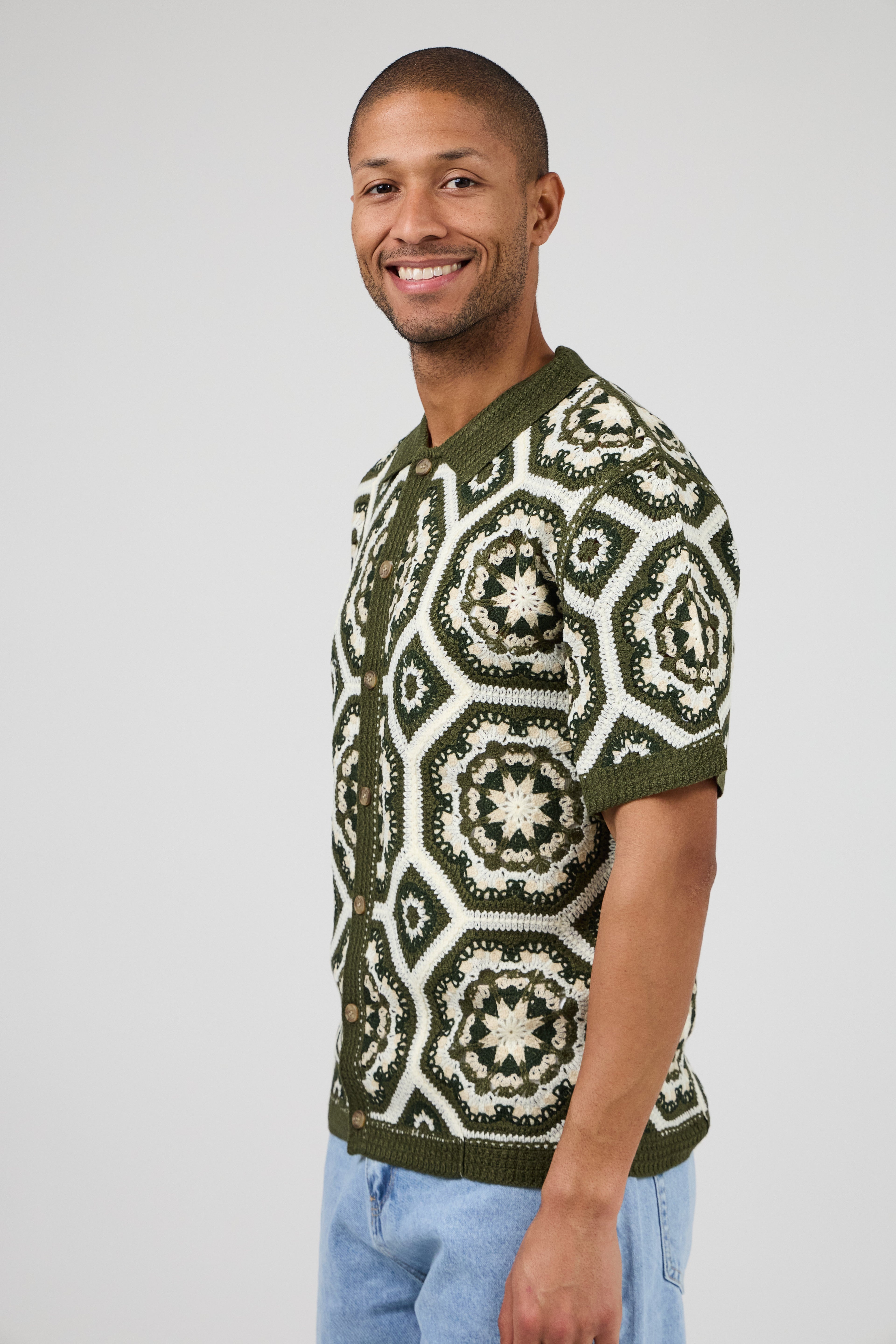 Chemise homme en maille crochet à motifs géométriques