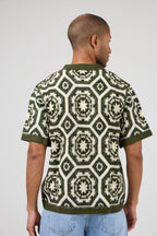 Chemise homme en maille crochet à motifs géométriques