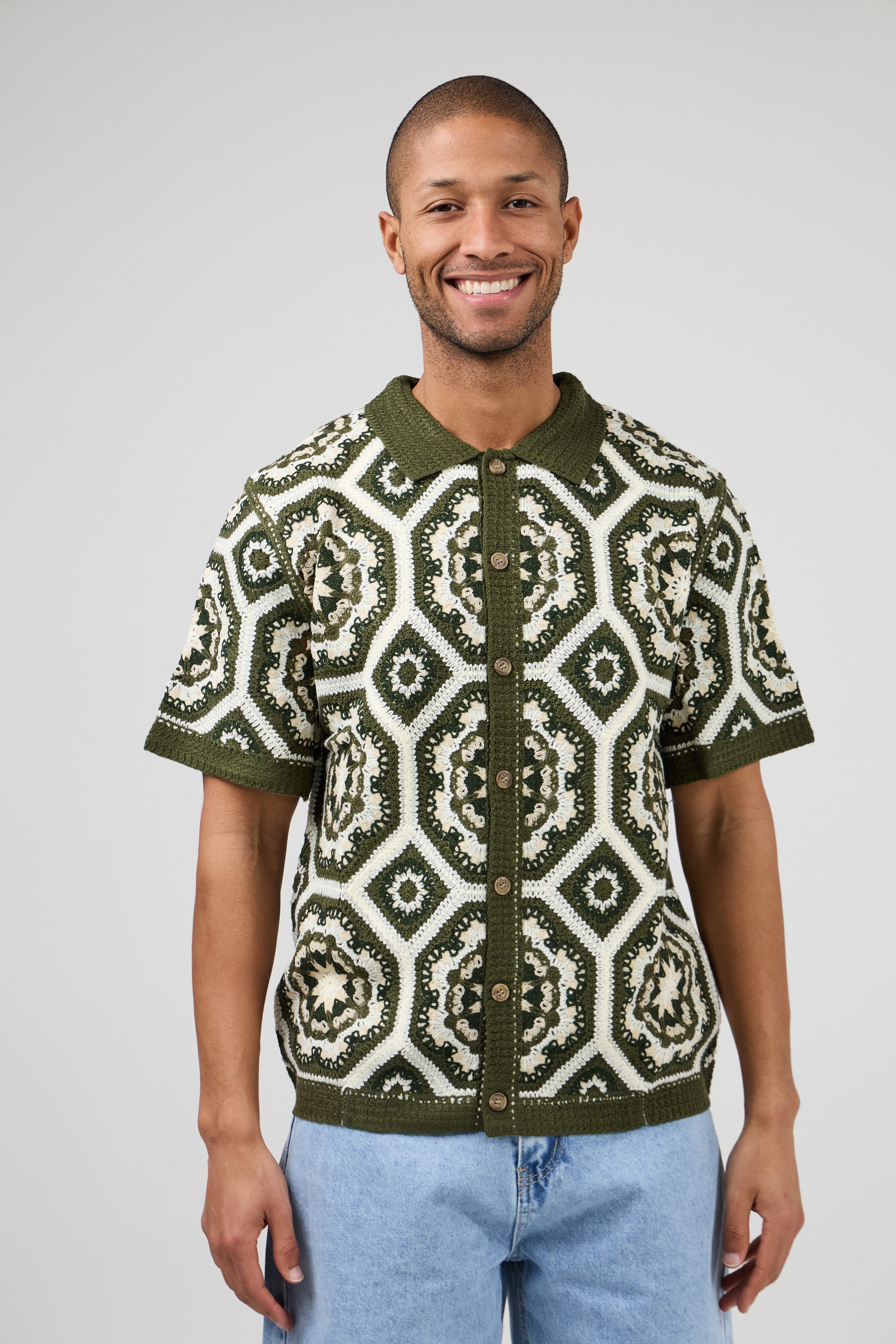 Chemise homme en maille crochet à motifs géométriques