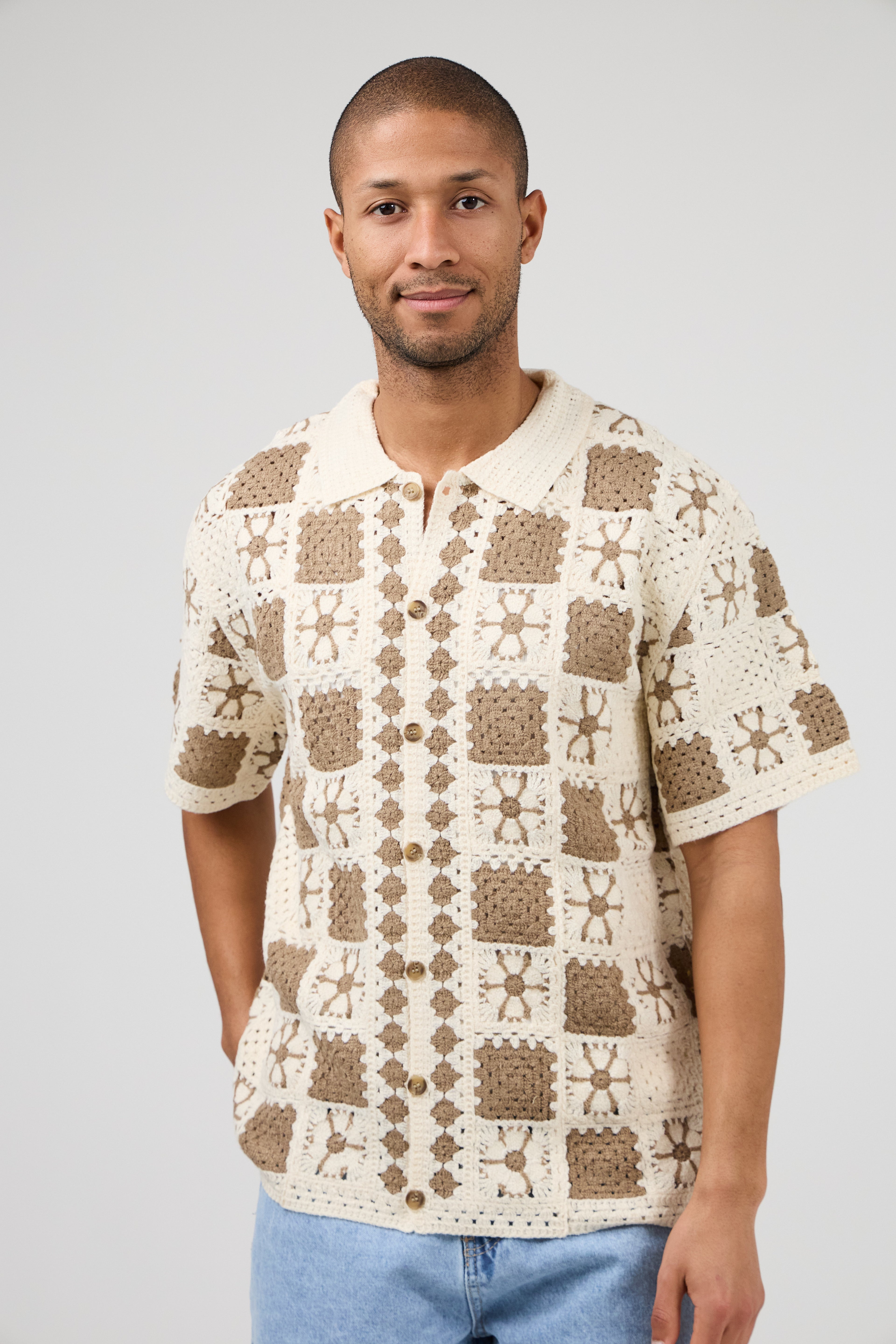 Chemise homme en maille crochet bicolore style rétro
