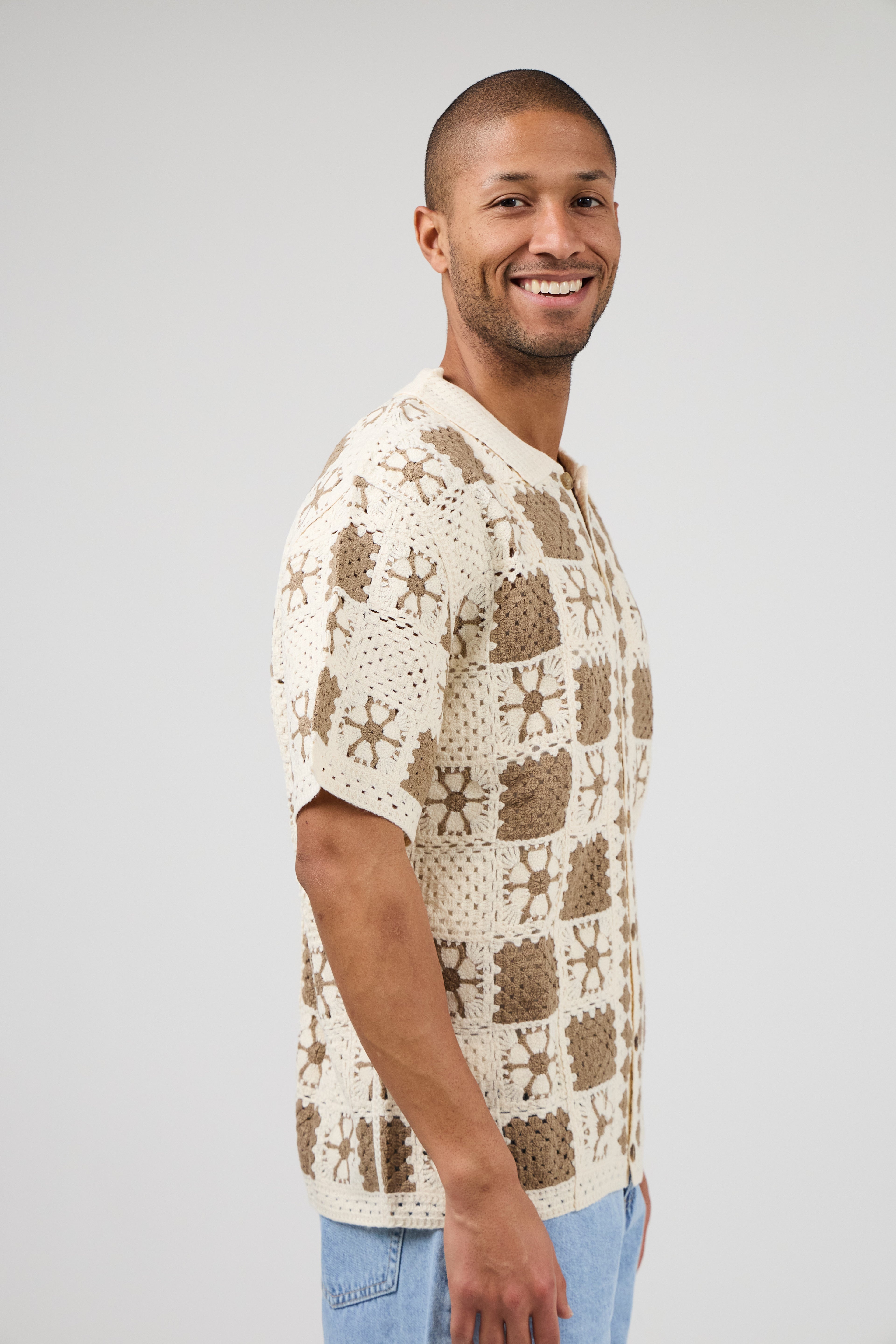 Chemise homme en maille crochet bicolore style rétro