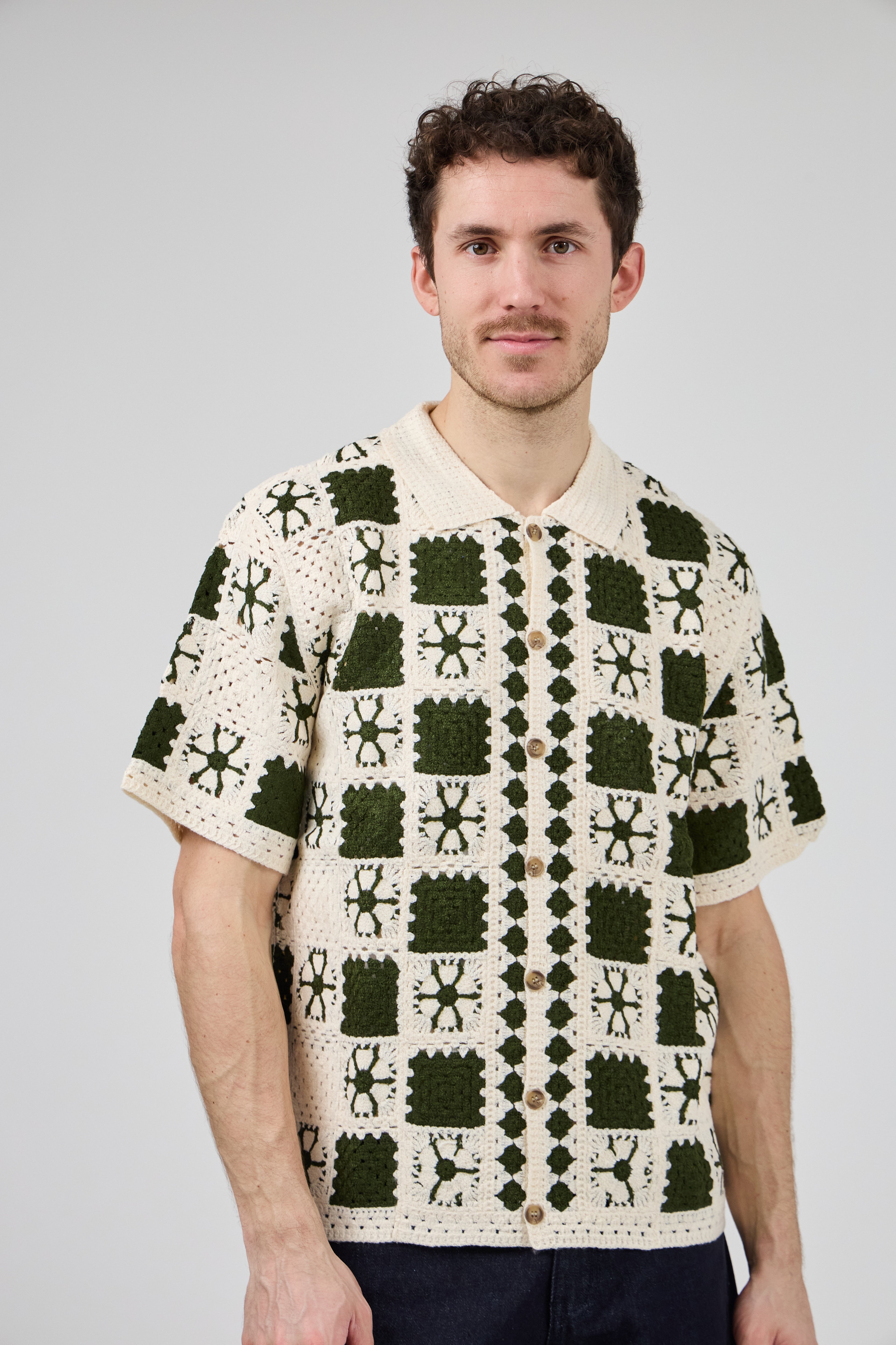 Chemise homme en maille crochet bicolore style rétro