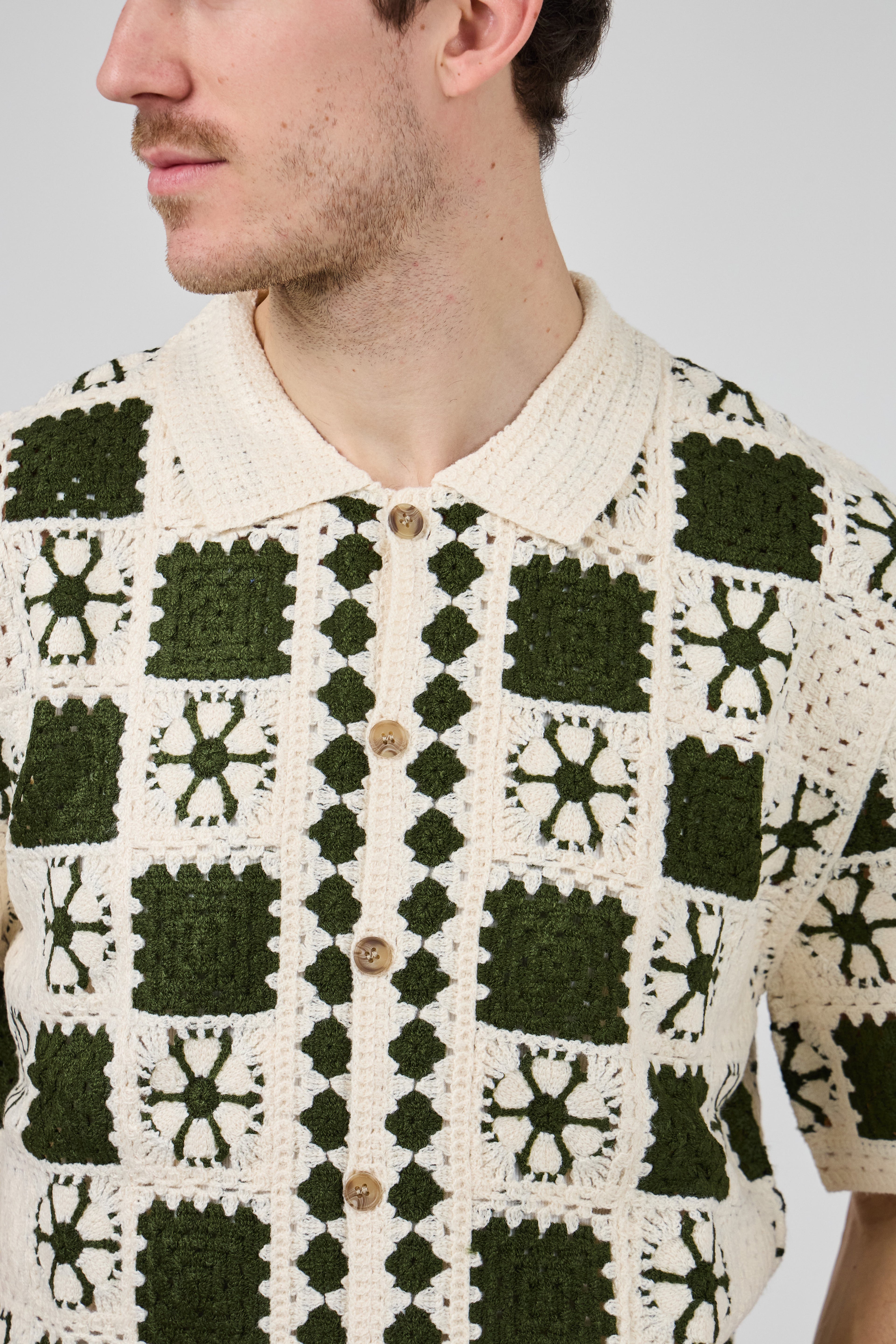 Chemise homme en maille crochet bicolore style rétro