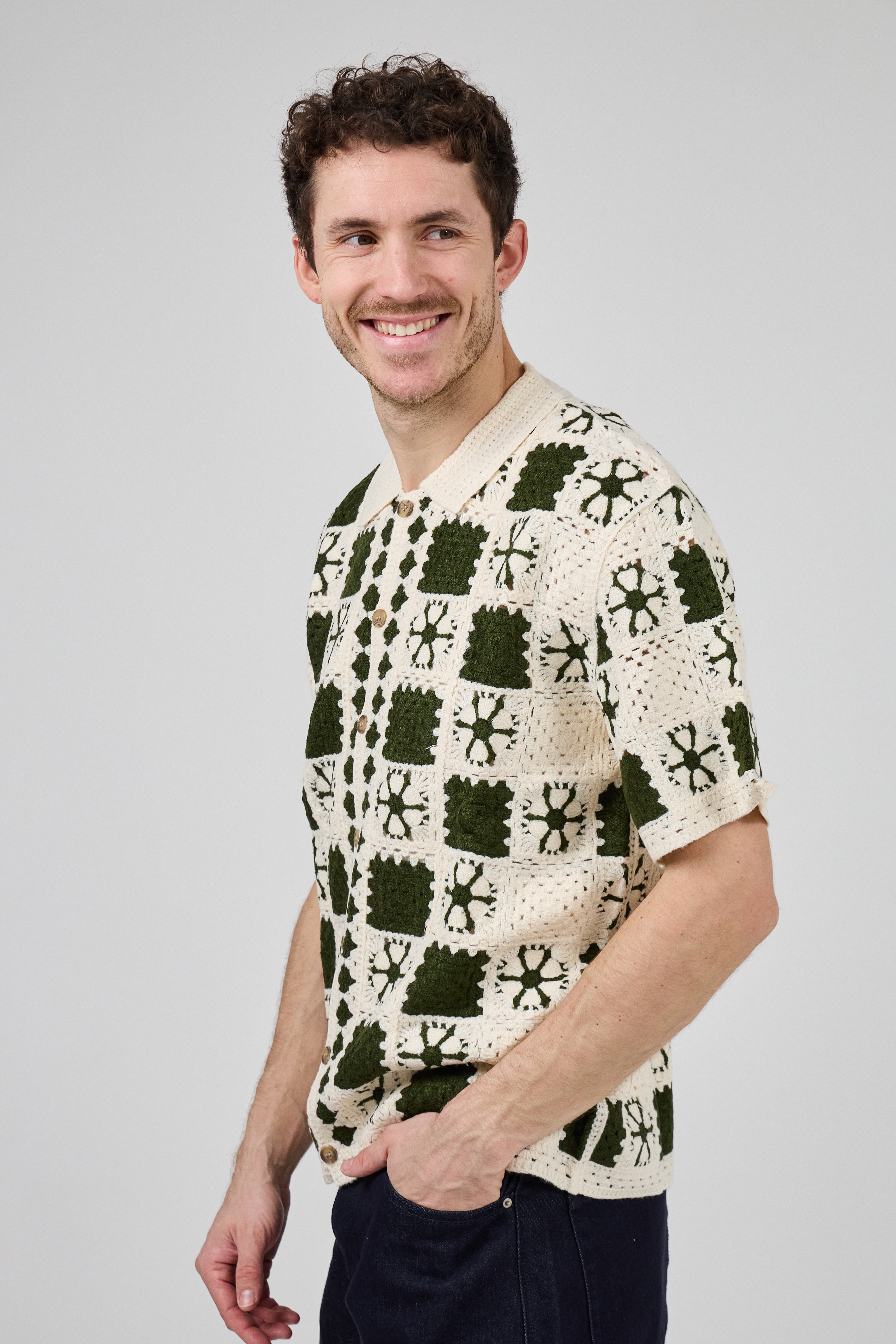 Chemise homme en maille crochet bicolore style rétro