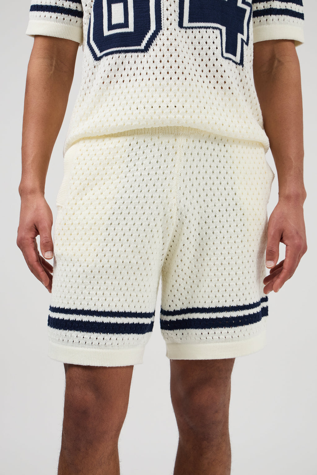 Ensemble homme en maille ajourée avec motif 84