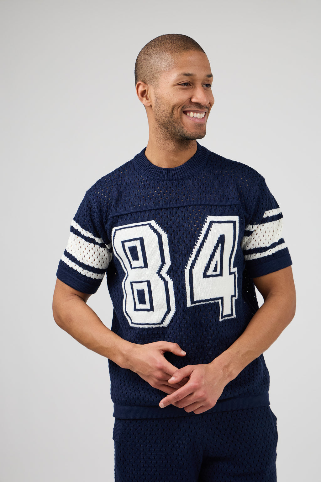 Ensemble homme en maille ajourée avec motif 84