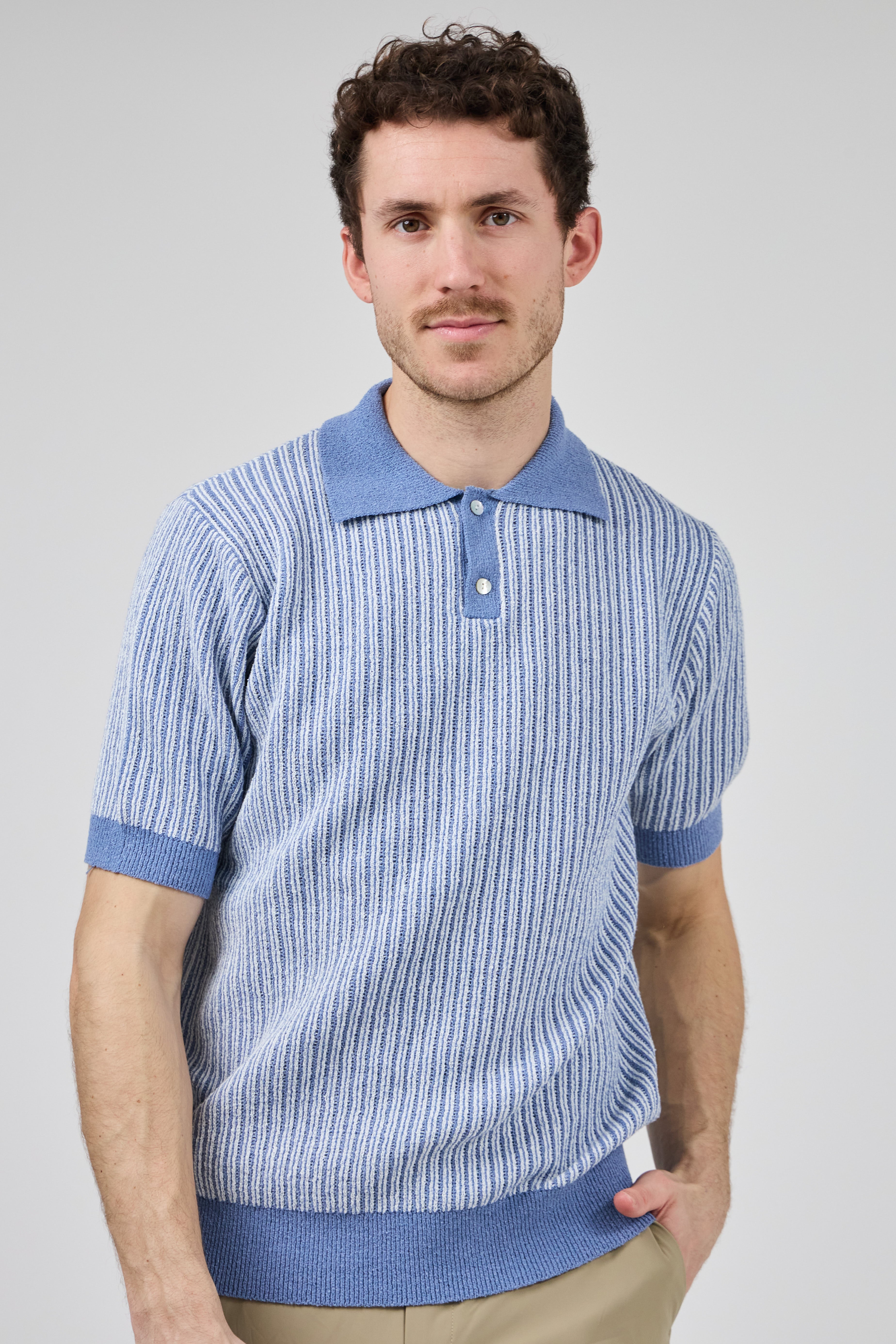 Polo en maille texturée à manches courtes