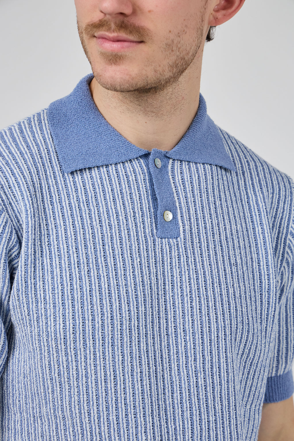 Polo en maille texturée à manches courtes