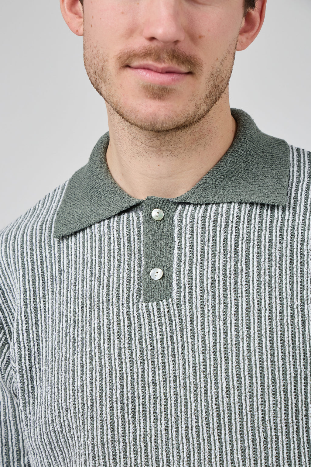 Polo en maille texturée à manches courtes