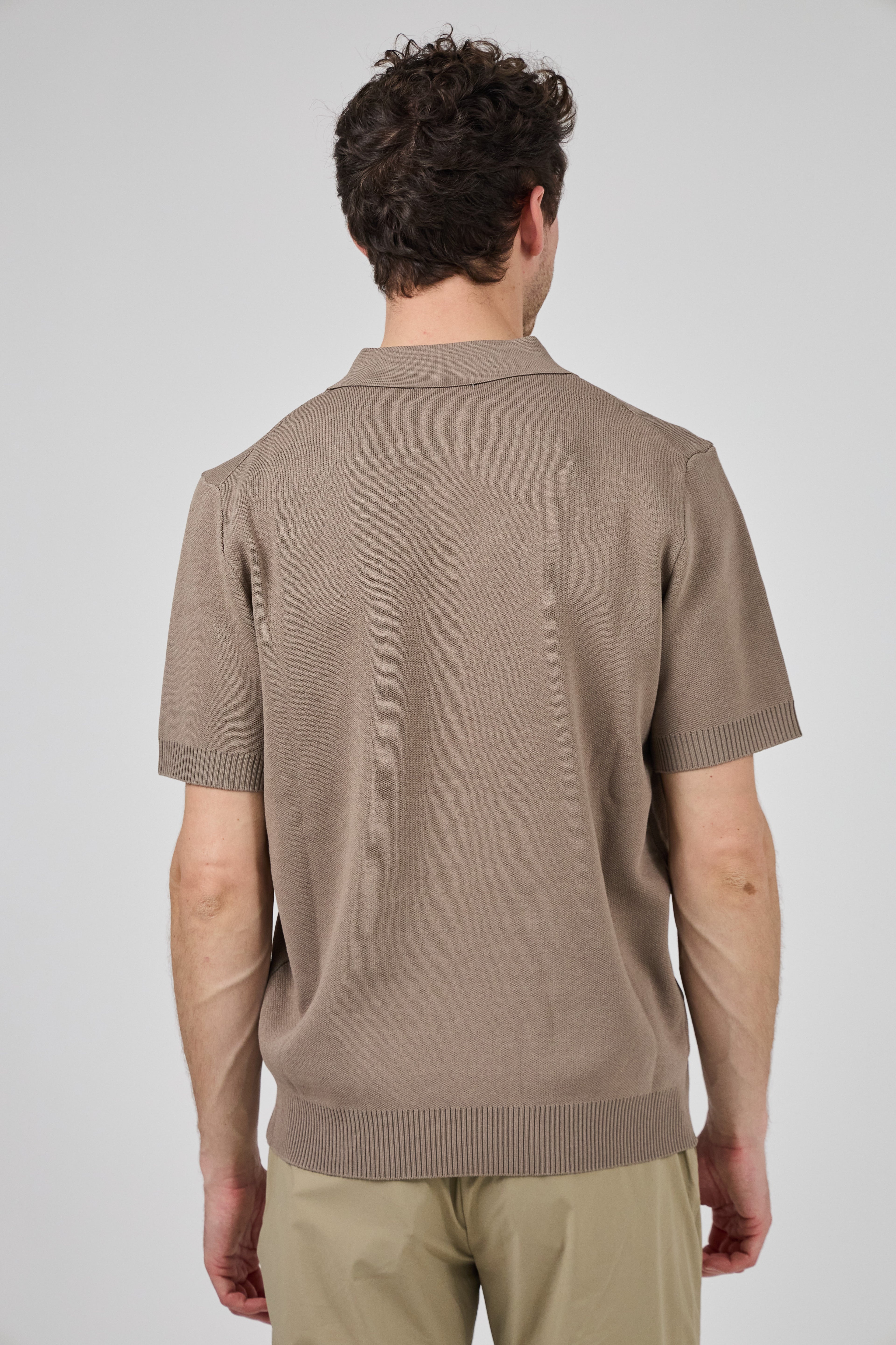 Polo tricoté à manches courtes
