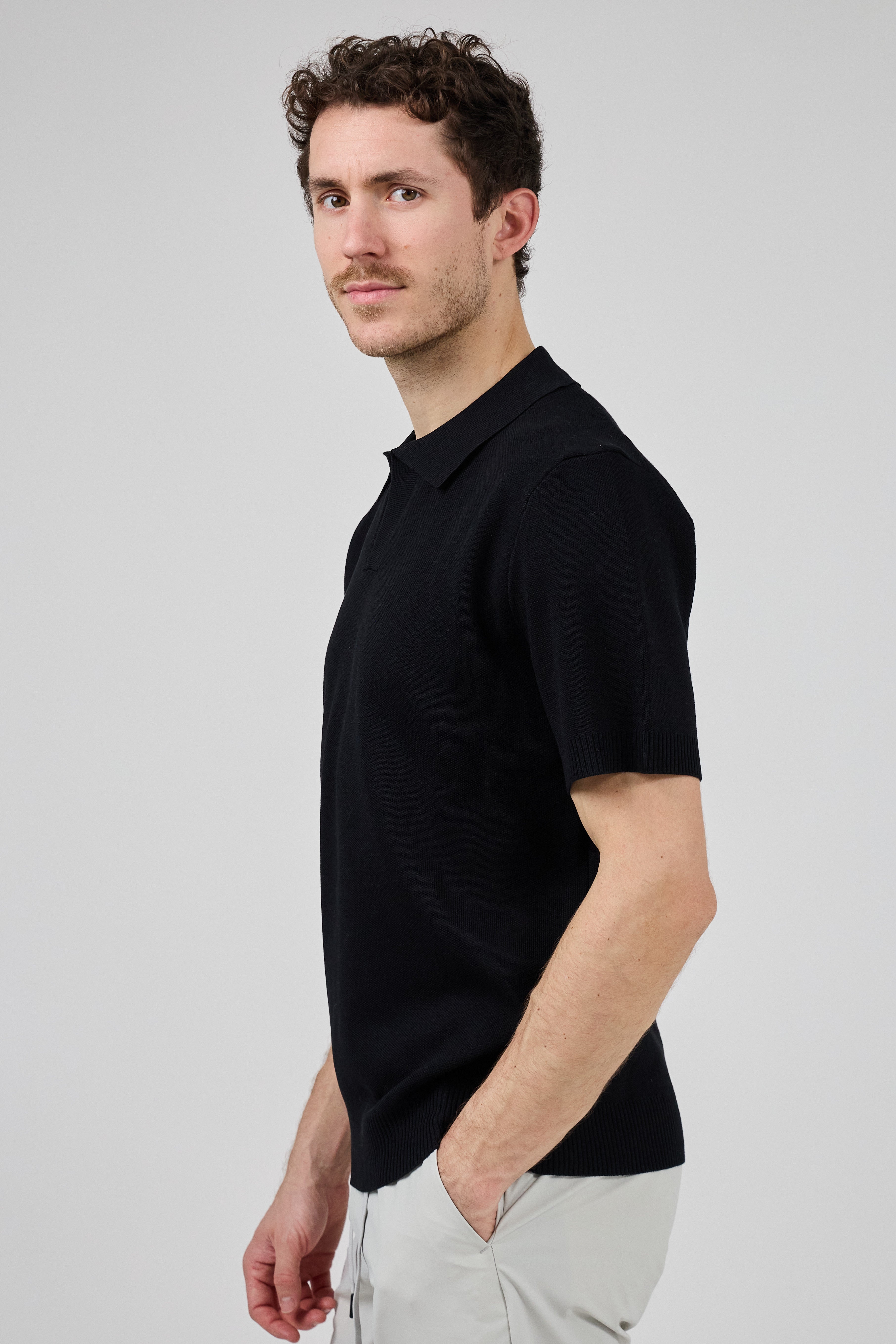 Polo tricoté à manches courtes